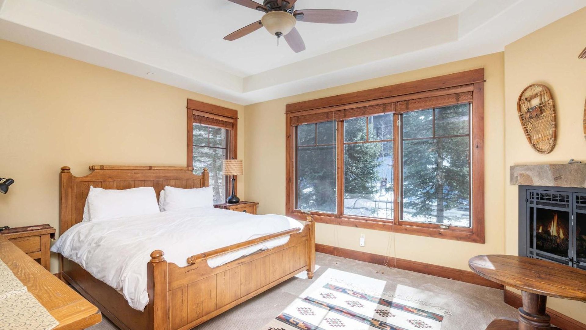 Ski-in Ski-out 4br W- Deck, Hot Tub, & Crib * Telluride