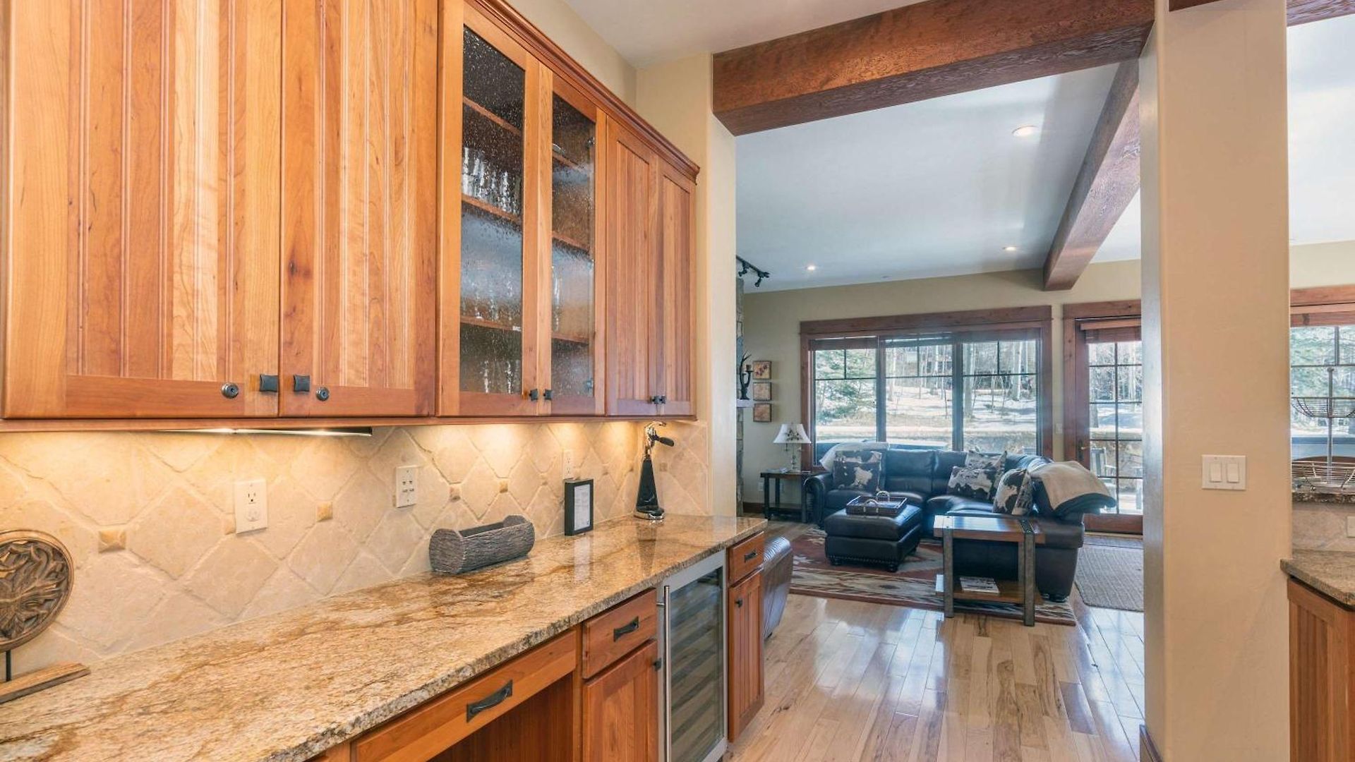 Ski-in Ski-out 4br W- Deck, Hot Tub, & Crib