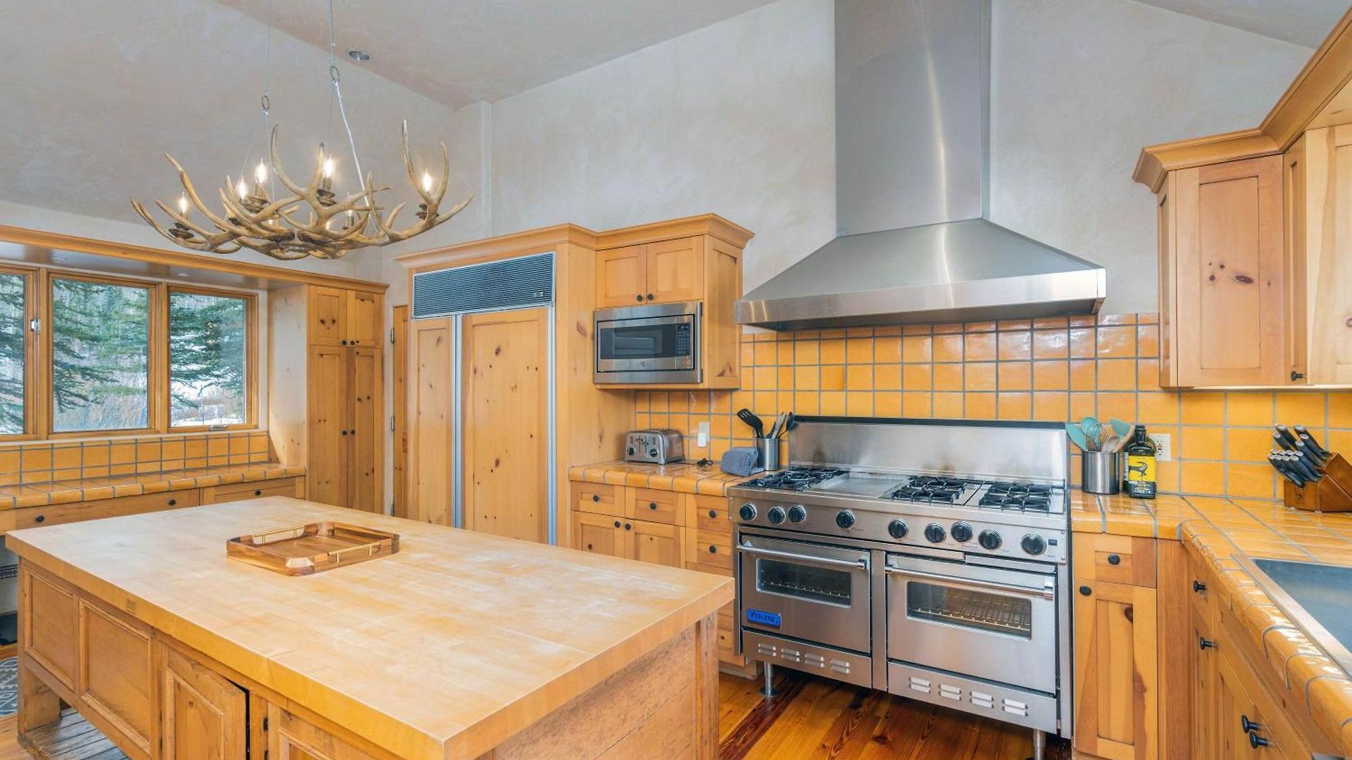 Spacious Retreat With Private Hot Tub Holiday home