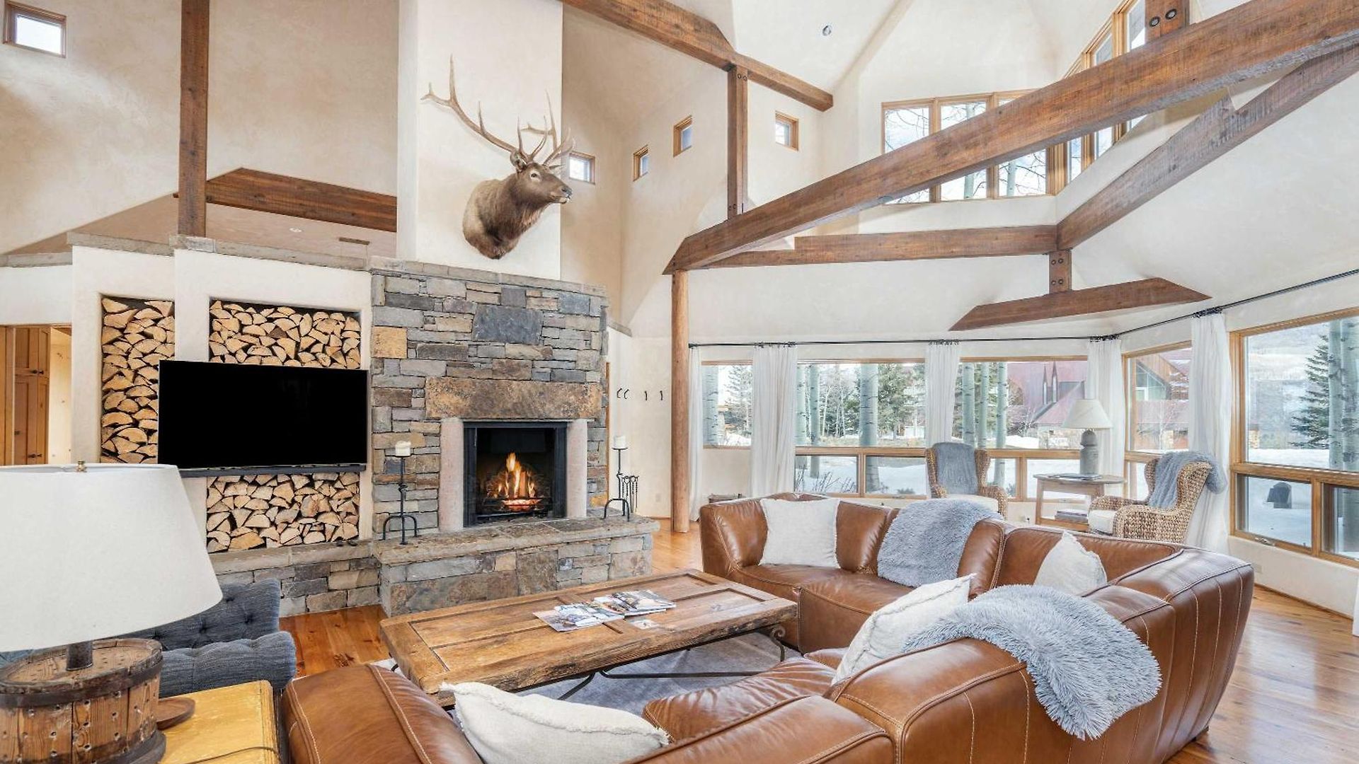Spacious Retreat With Private Hot Tub Holiday home
