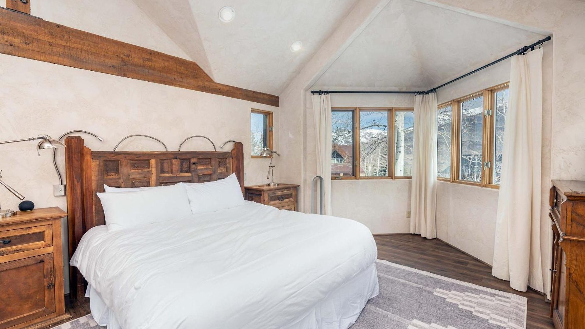 Spacious Retreat With Private Hot Tub Holiday home *