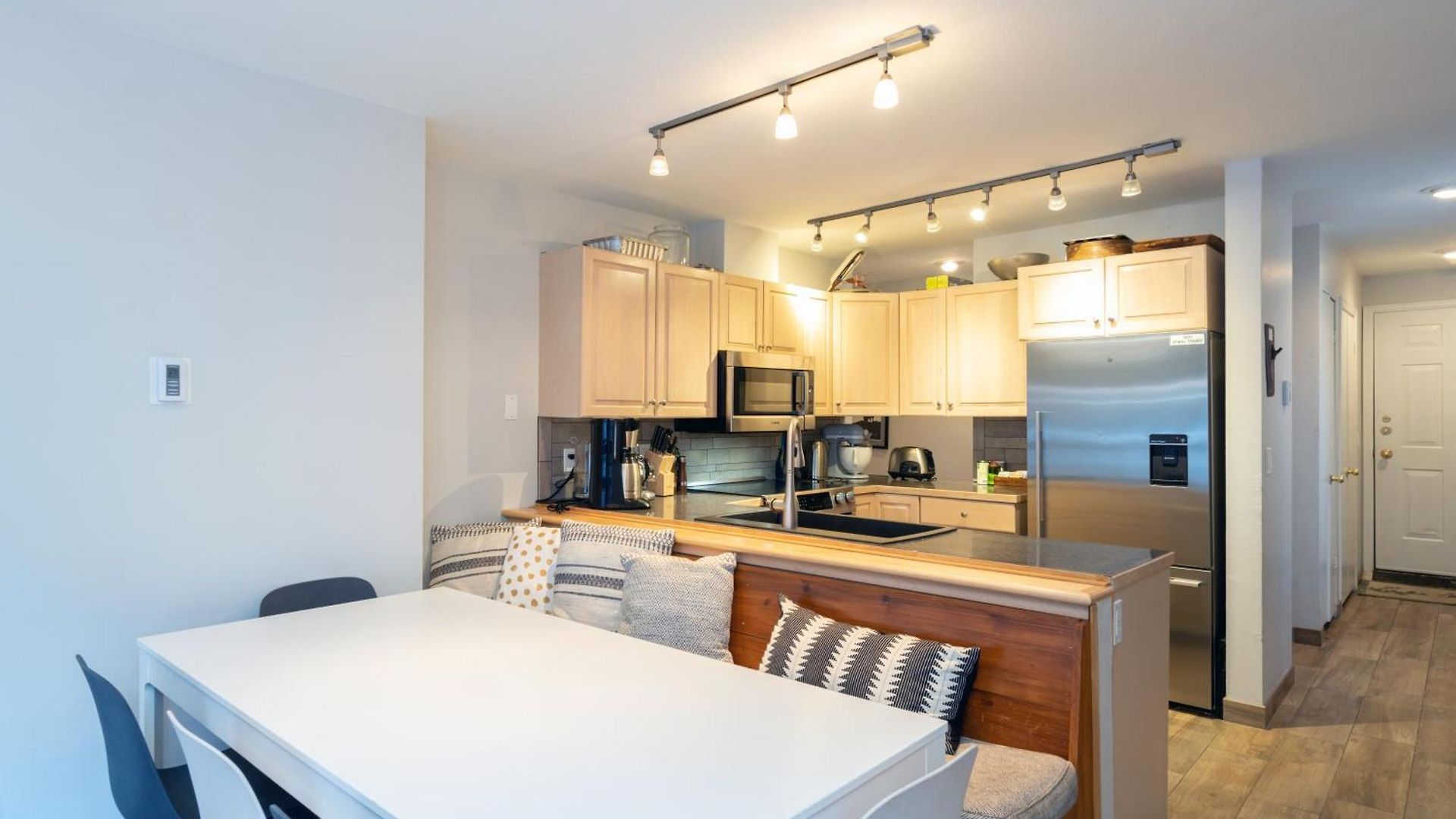 One Block Walk To Gondola, Lockers Downstairs, River Trail Close By! Holiday home Telluride