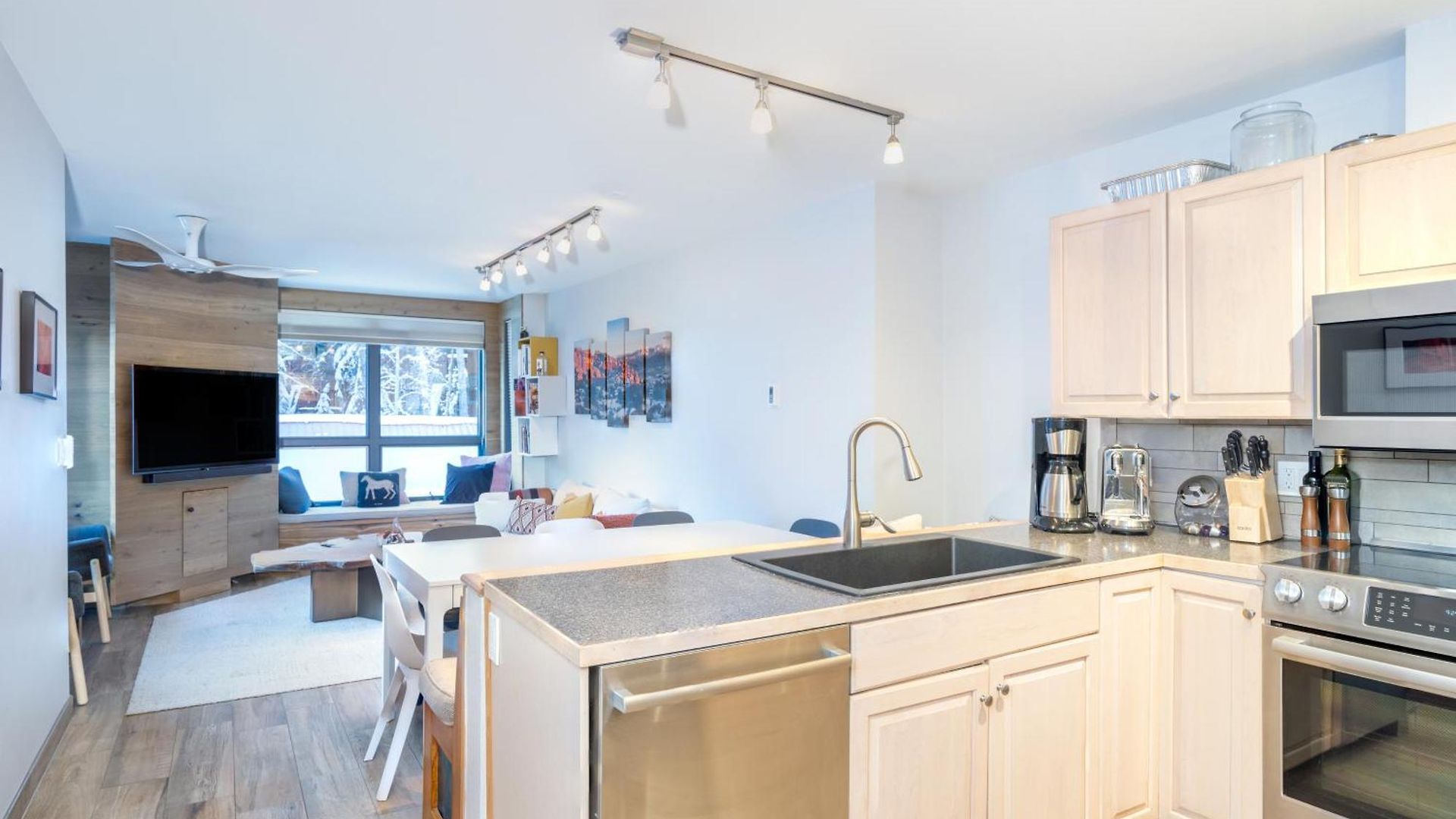 One Block Walk To Gondola, Lockers Downstairs, River Trail Close By! * Telluride