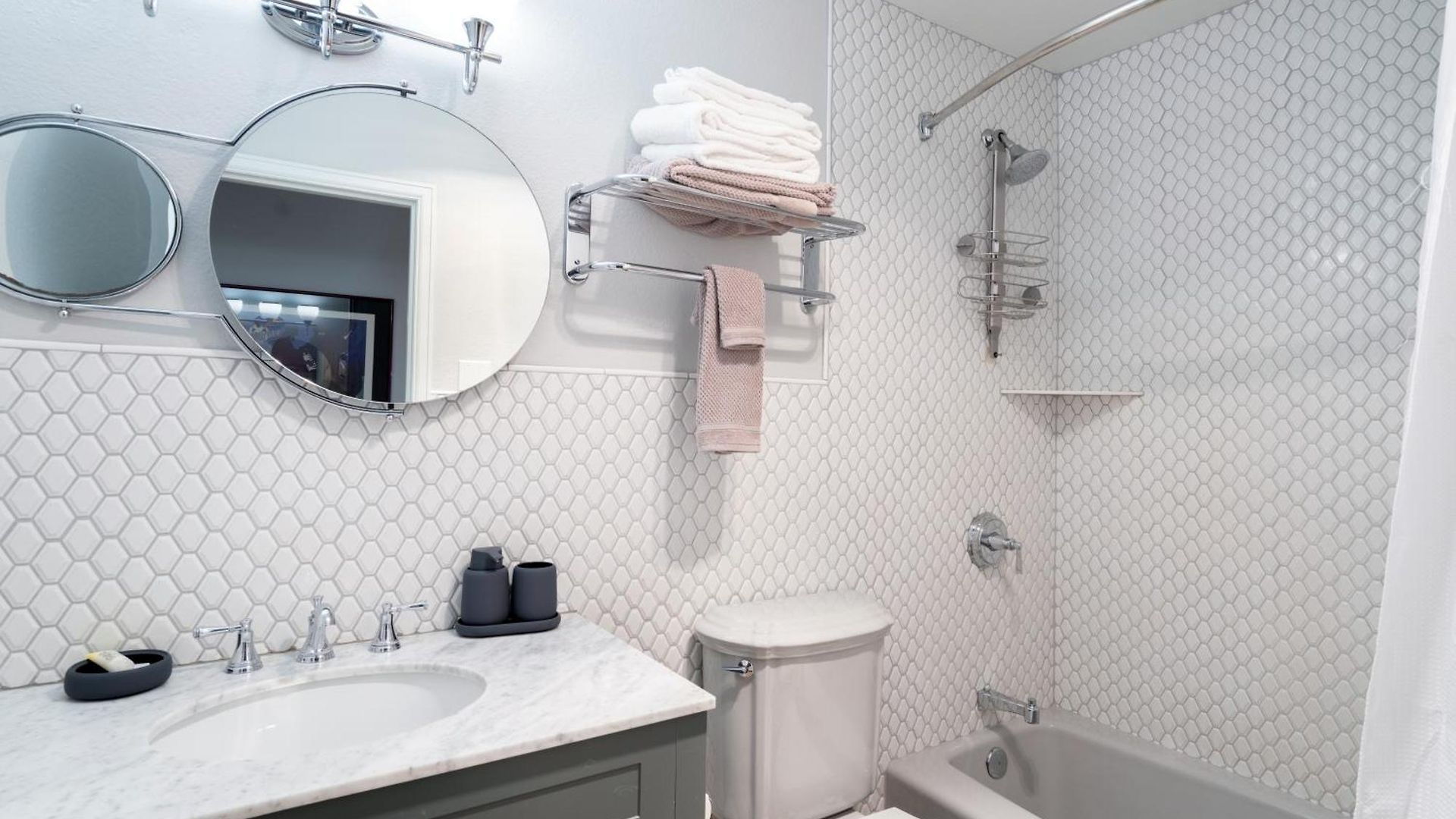 Holiday home One Block Walk To Gondola, Lockers Downstairs, River Trail Close By!