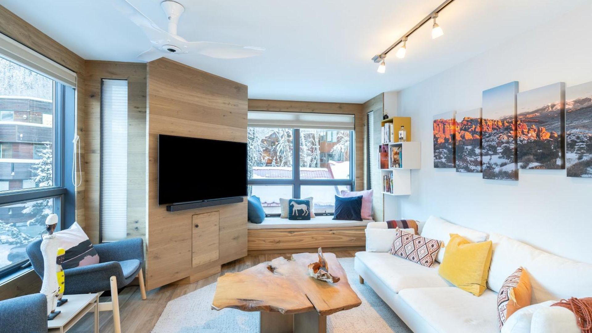 One Block Walk To Gondola, Lockers Downstairs, River Trail Close By! Telluride