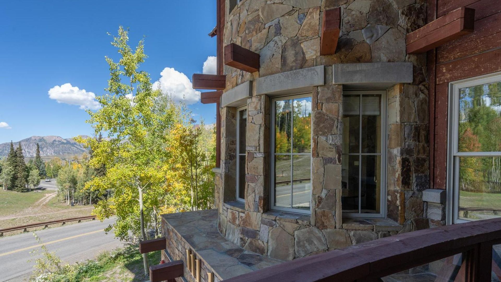 Luxury Lorian Lookout With Plenty Of Amenities Holiday home