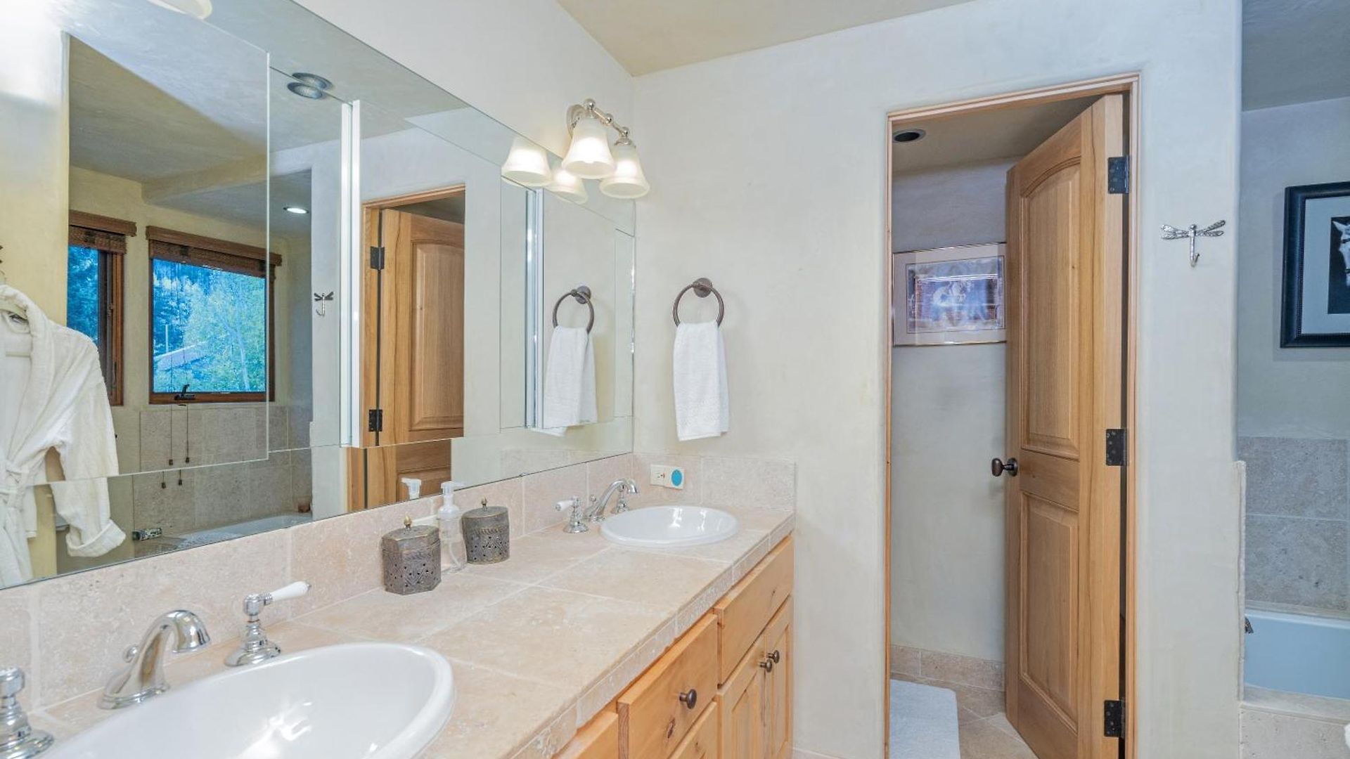 Experience Mountain Views In Spacious 3-bedroom #423