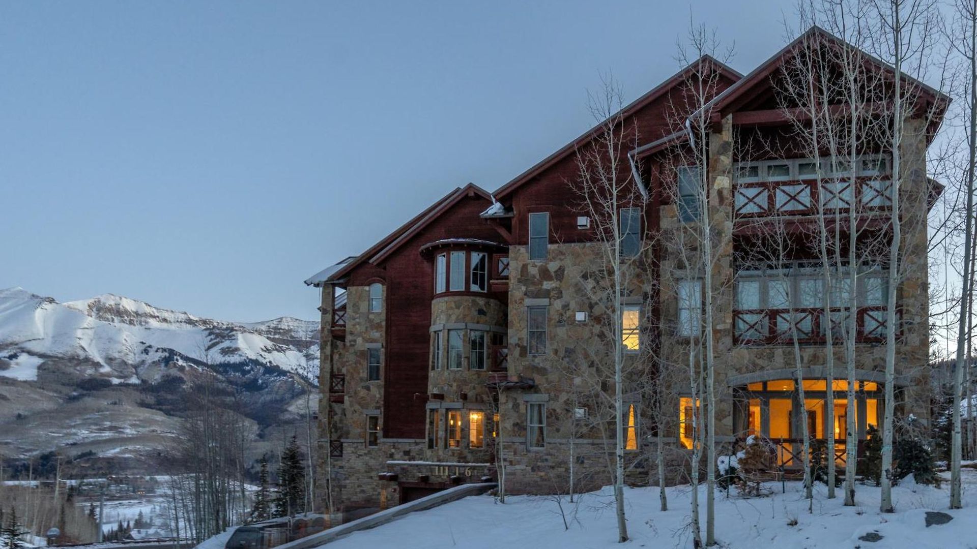 Luxury Lorian Lookout With Plenty Of Amenities Holiday home
