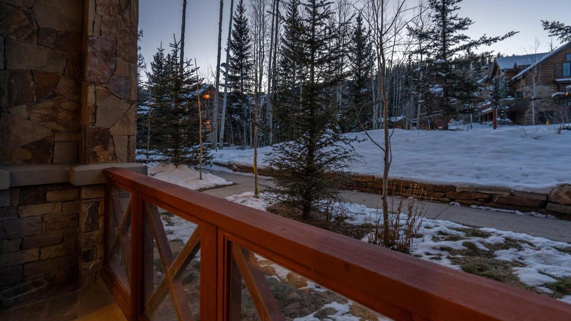Luxury Lorian Lookout With Plenty Of Amenities