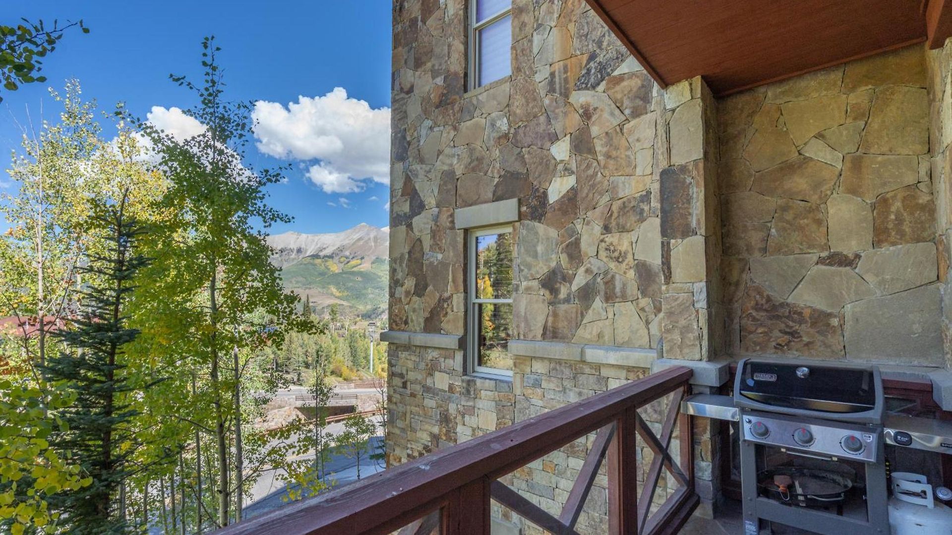 Luxury Lorian Lookout With Plenty Of Amenities Holiday home