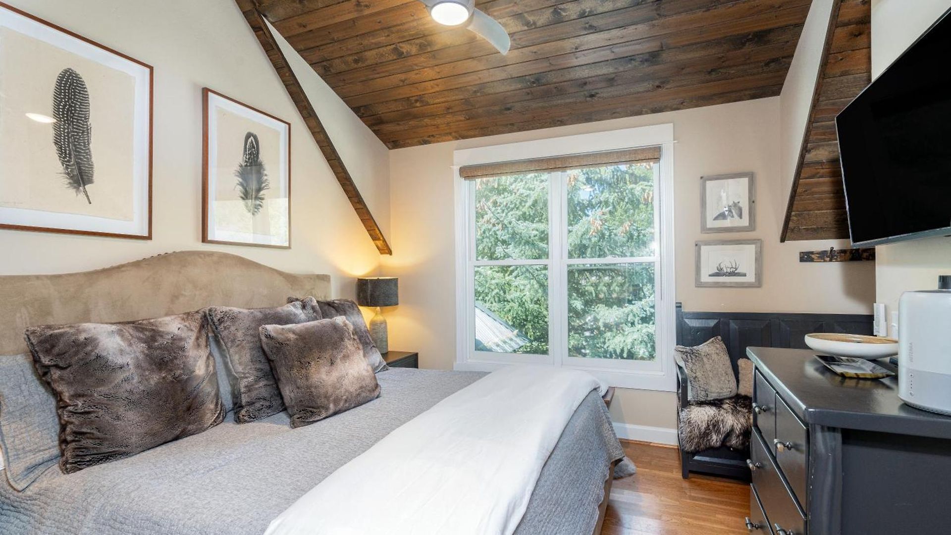 Holiday home Main Street Tri-plex Close To Everything! *