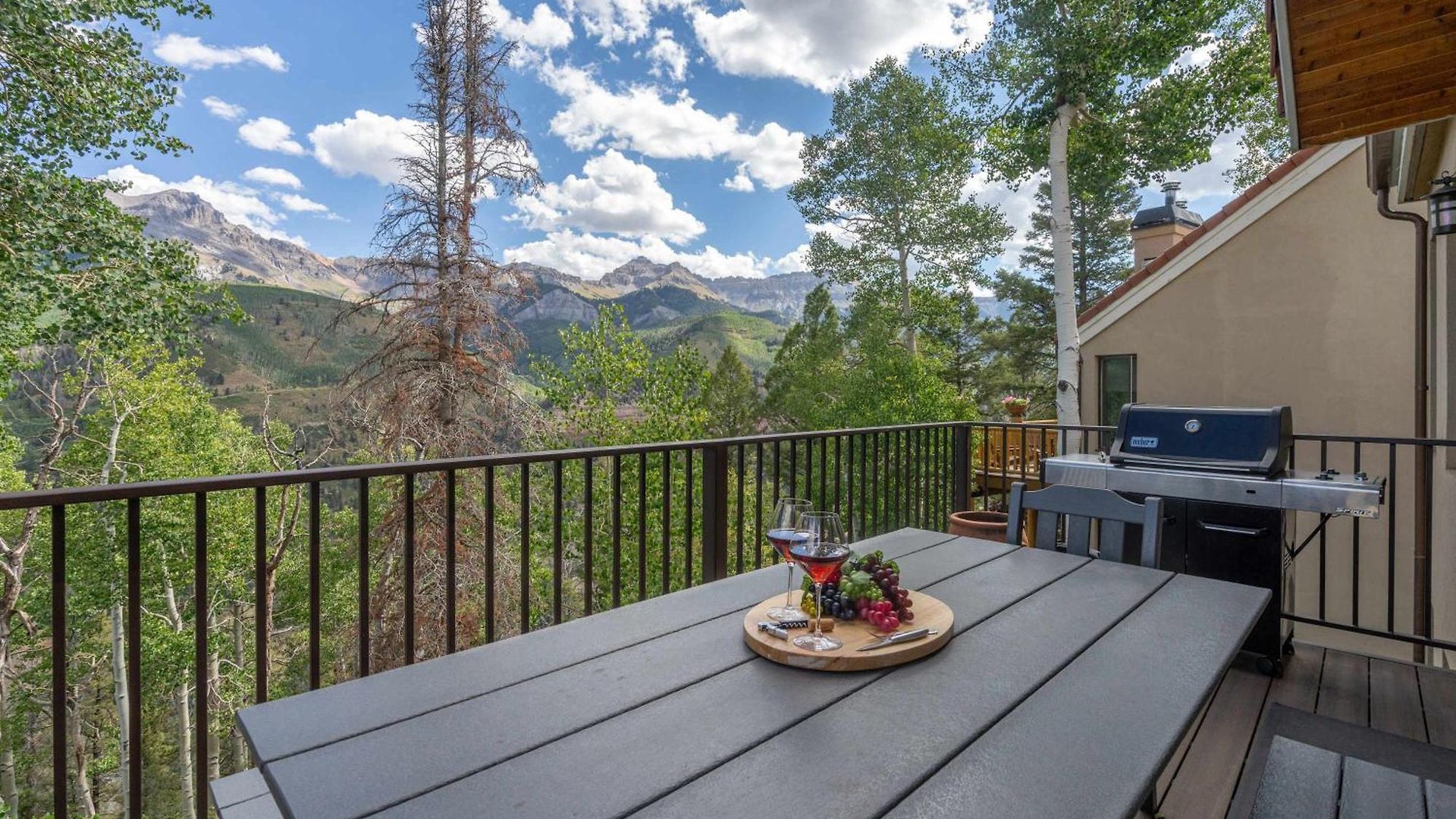 Holiday home Crystal Ridge Retreat Hot Tub Walk To Lifts *