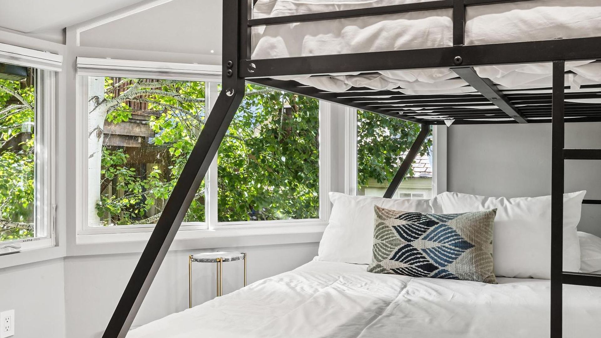 Apartment Columbine A By Exceptional *