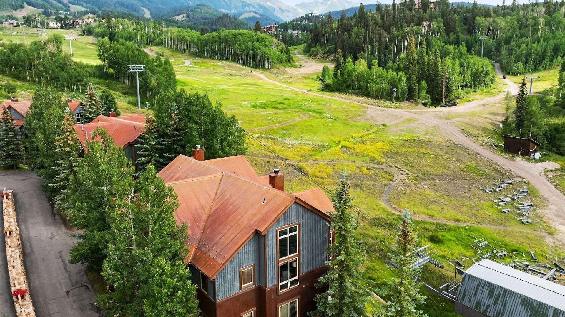 Upscale In Out 40 To Chondola Lift Telluride