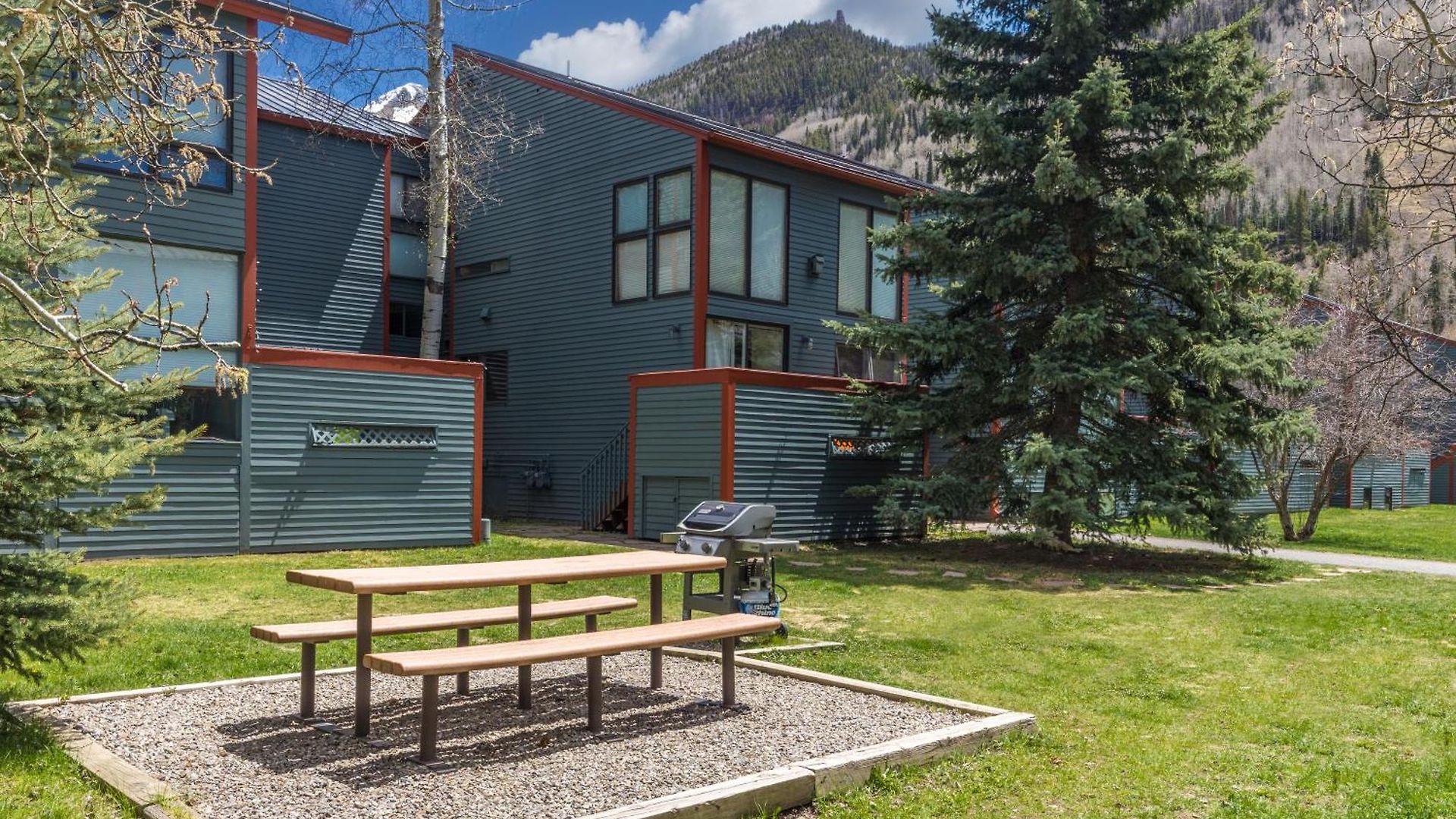 Experience Luxury At Alpenglow At *
