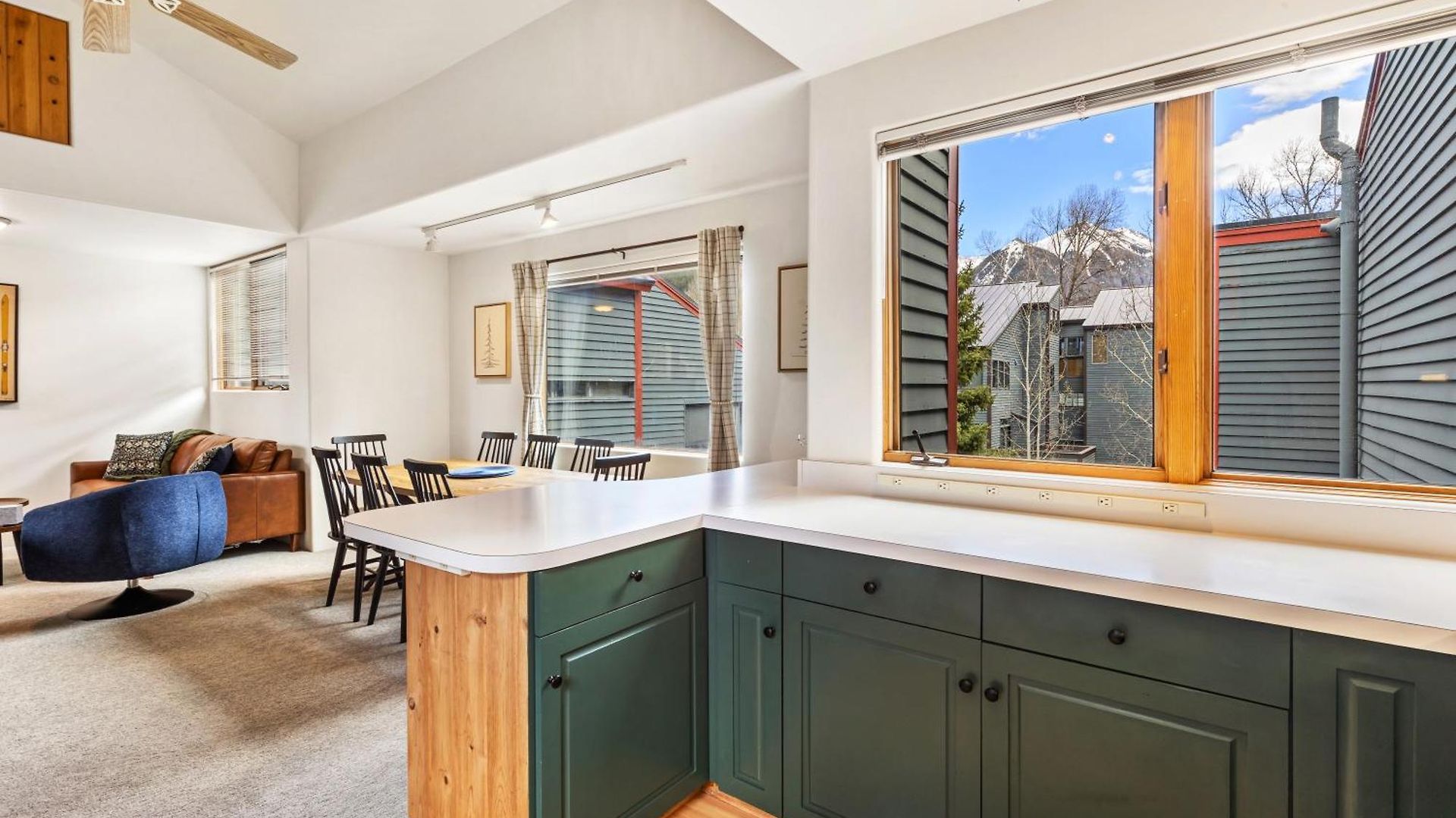 Experience Luxury At Alpenglow At Holiday home