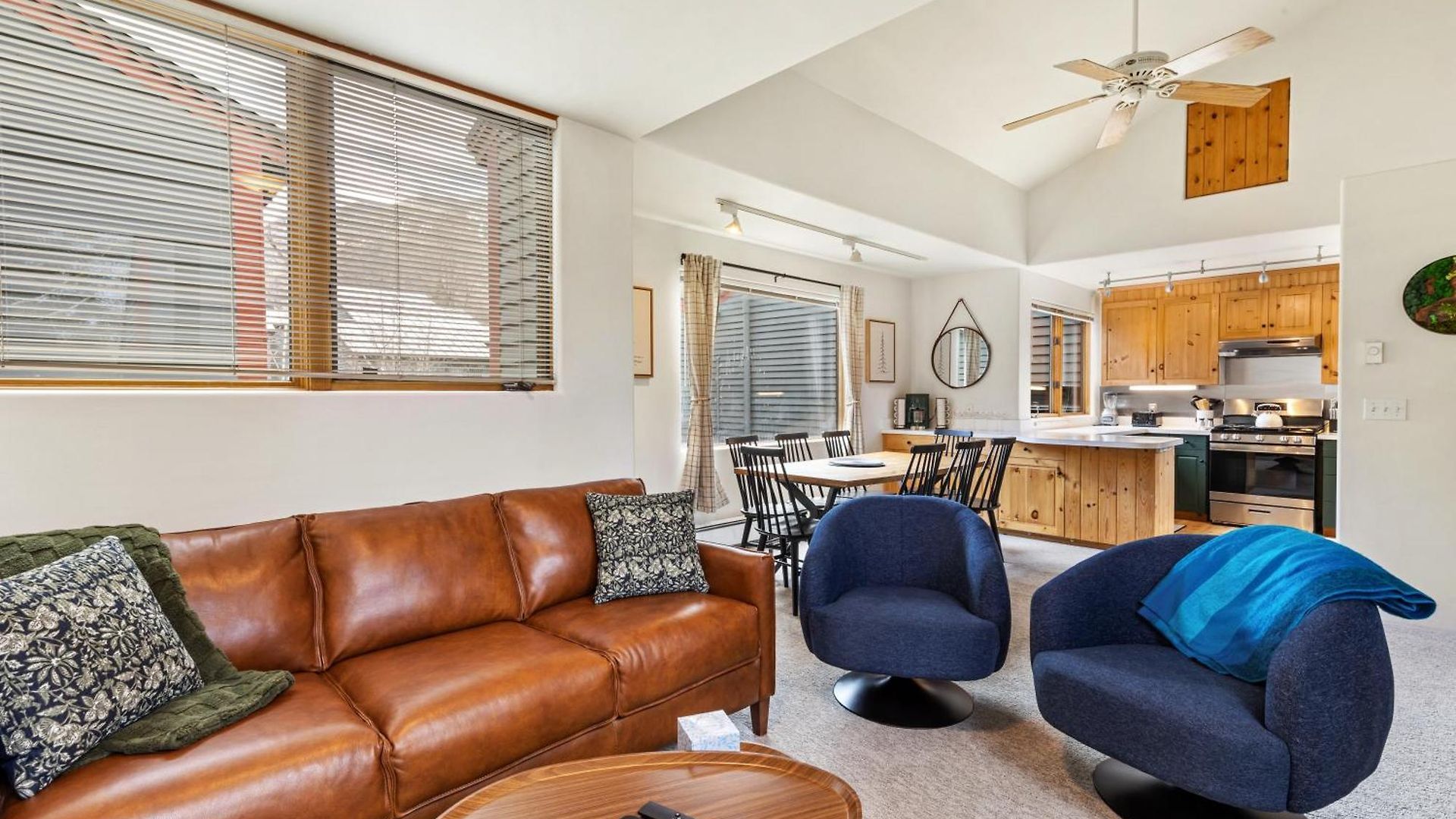 Experience Luxury At Alpenglow At Holiday home