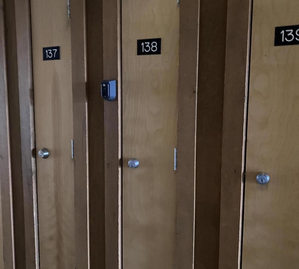 Apartment Tomboy #138