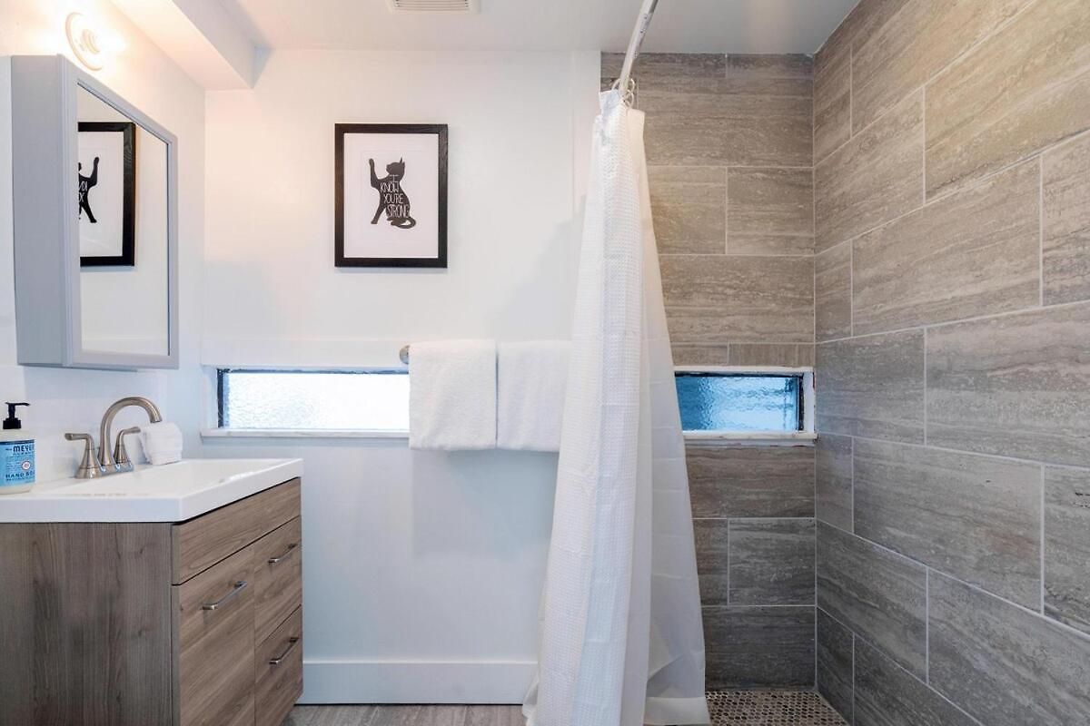 Apartment Unit 323 *