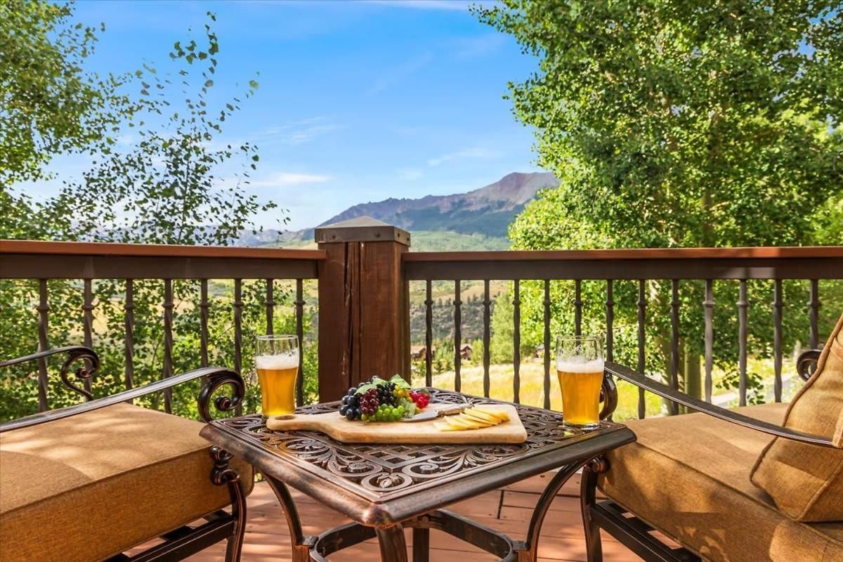 Luxe Mountain Village Retreat Hot Tub With Views Holiday home