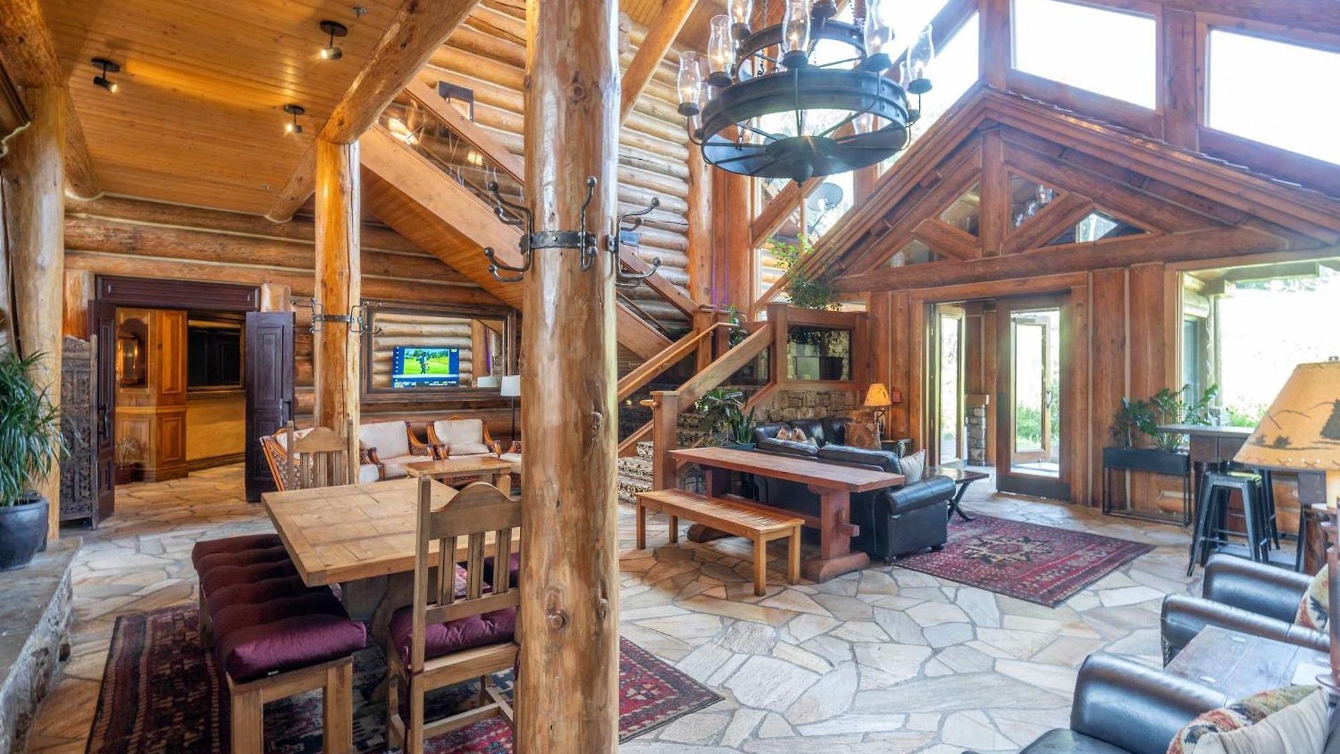 Mountain Village Getaway With Pool & Hot Tub *