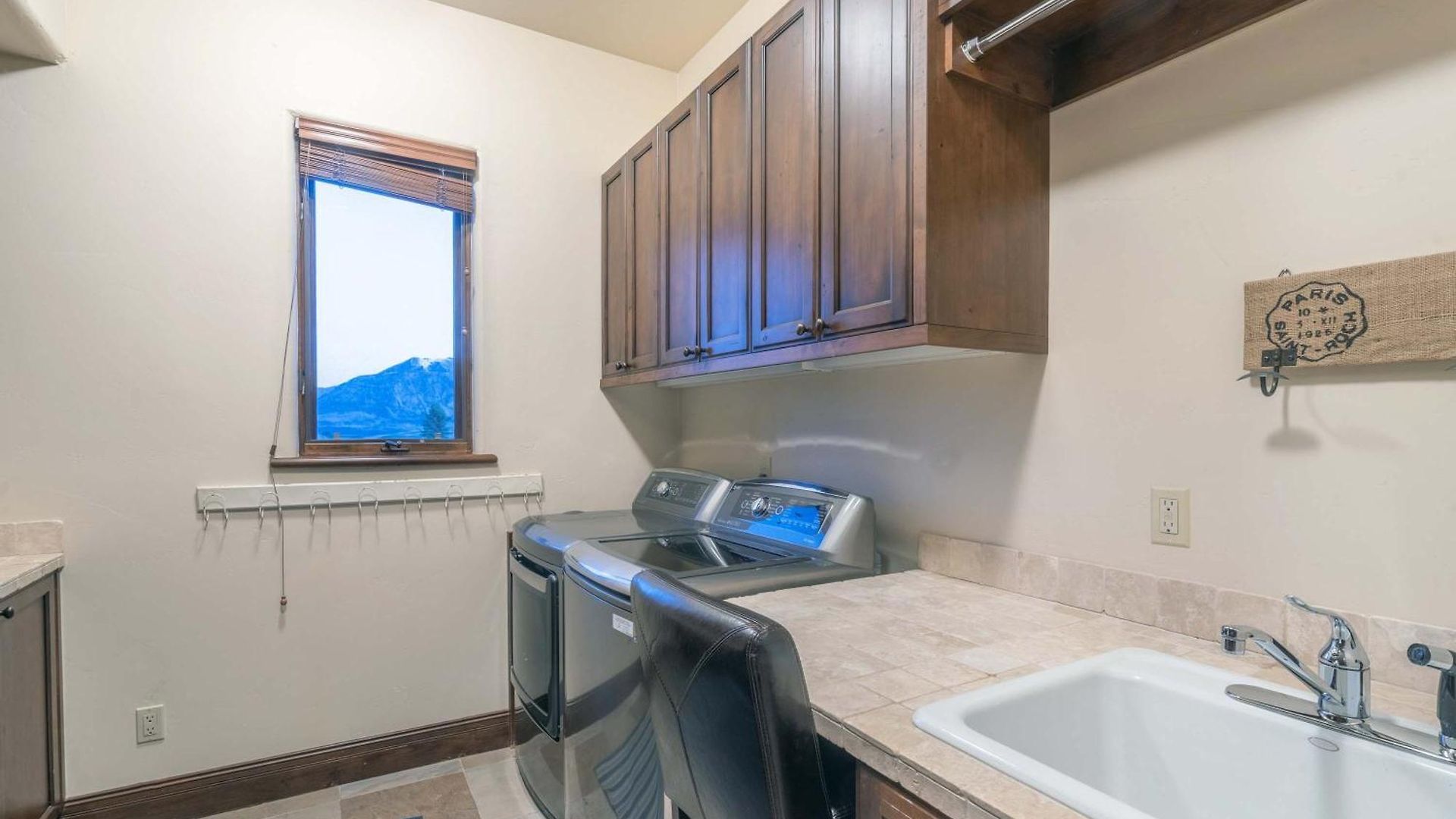 Luxury Retreat Hot Tub And Mountain View