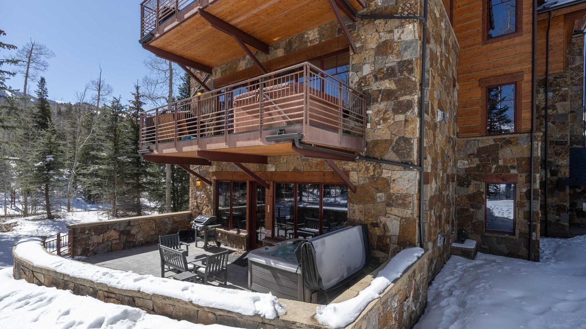 Ski-in Ski-out 4br W- Deck, Hot Tub, & Crib Holiday home *