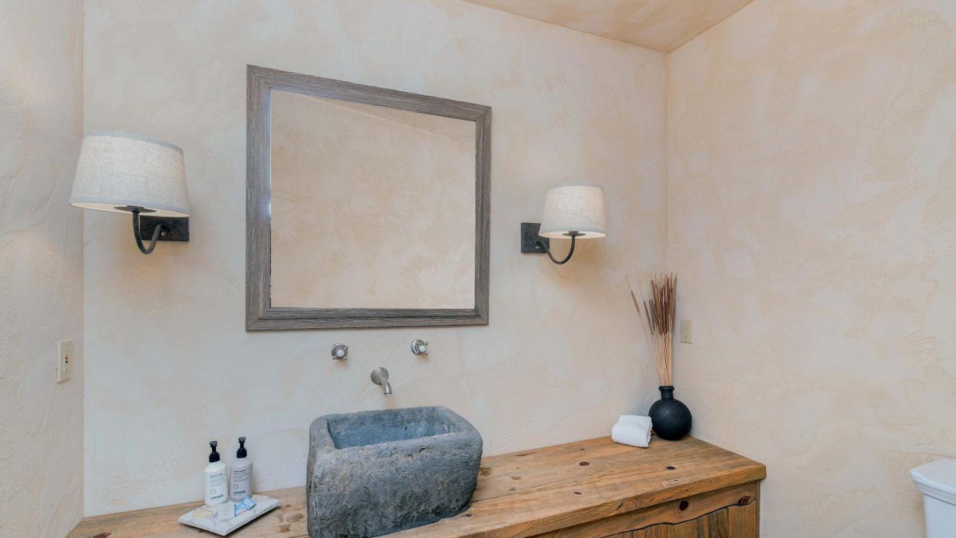 Spacious Retreat With Private Hot Tub Holiday home *