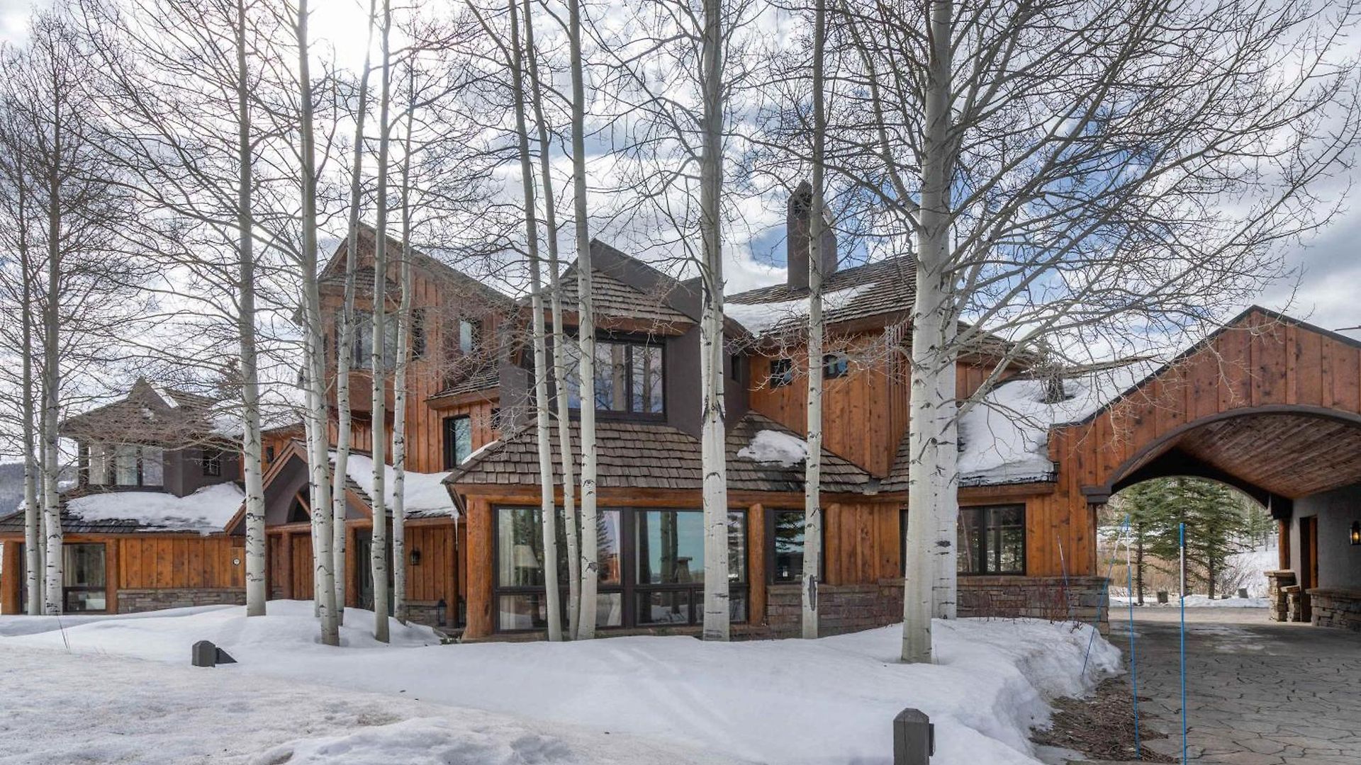 Spacious Retreat With Private Hot Tub *