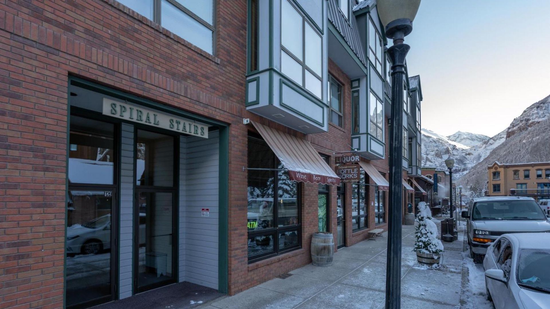 One Block Walk To Gondola, Lockers Downstairs, River Trail Close By! Telluride