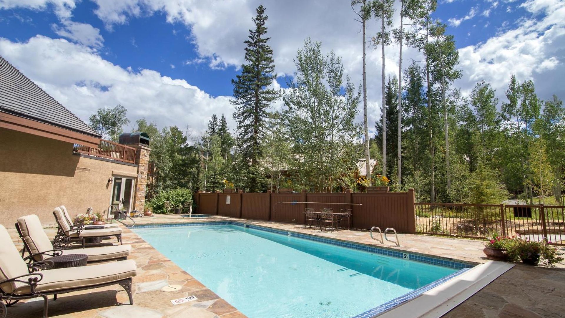 Luxury Lorian Lookout With Plenty Of Amenities *