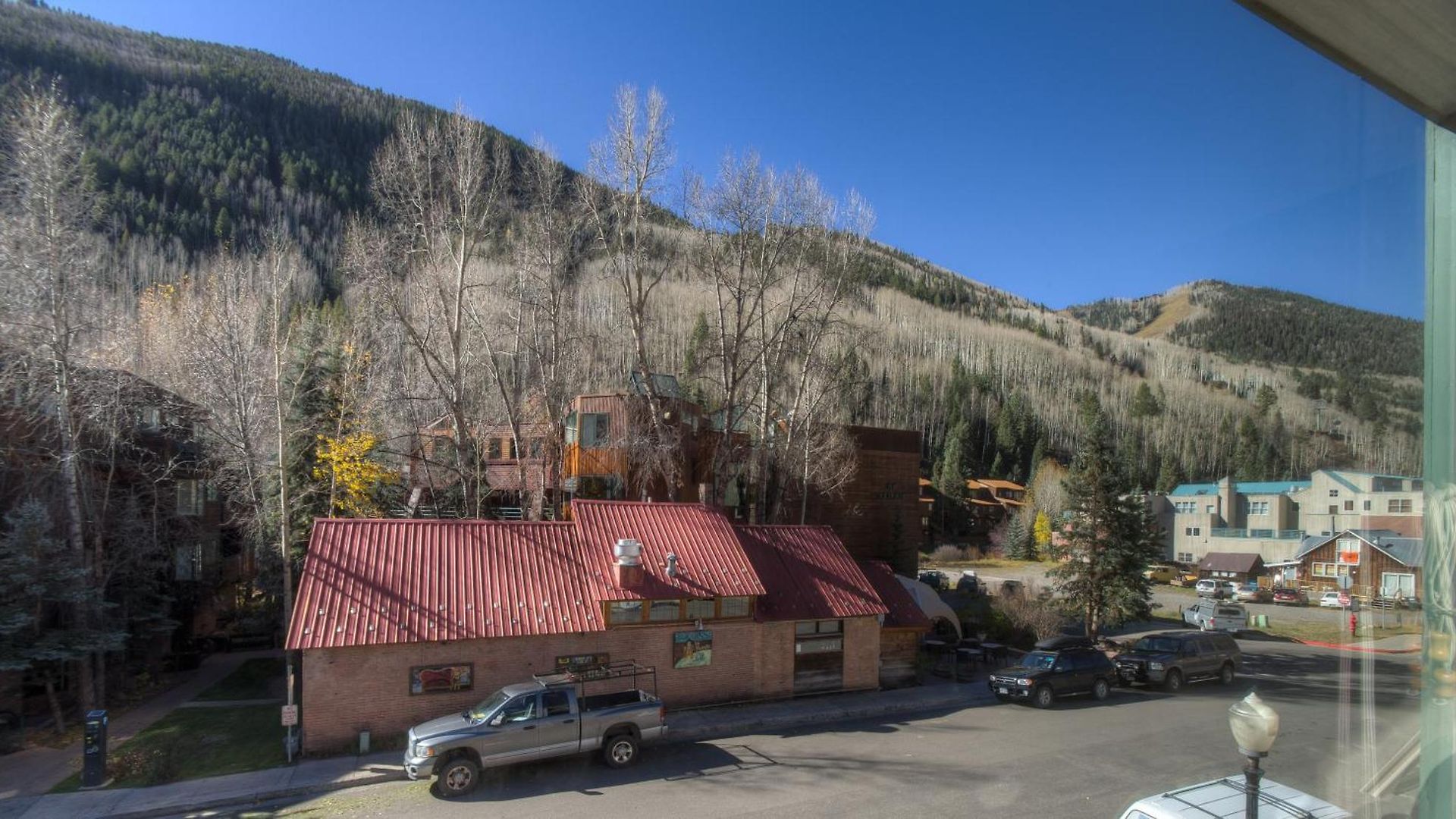 One Block Walk To Gondola, Lockers Downstairs, River Trail Close By!