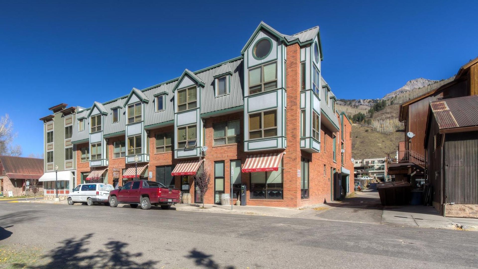 One Block Walk To Gondola, Lockers Downstairs, River Trail Close By! Holiday home Telluride