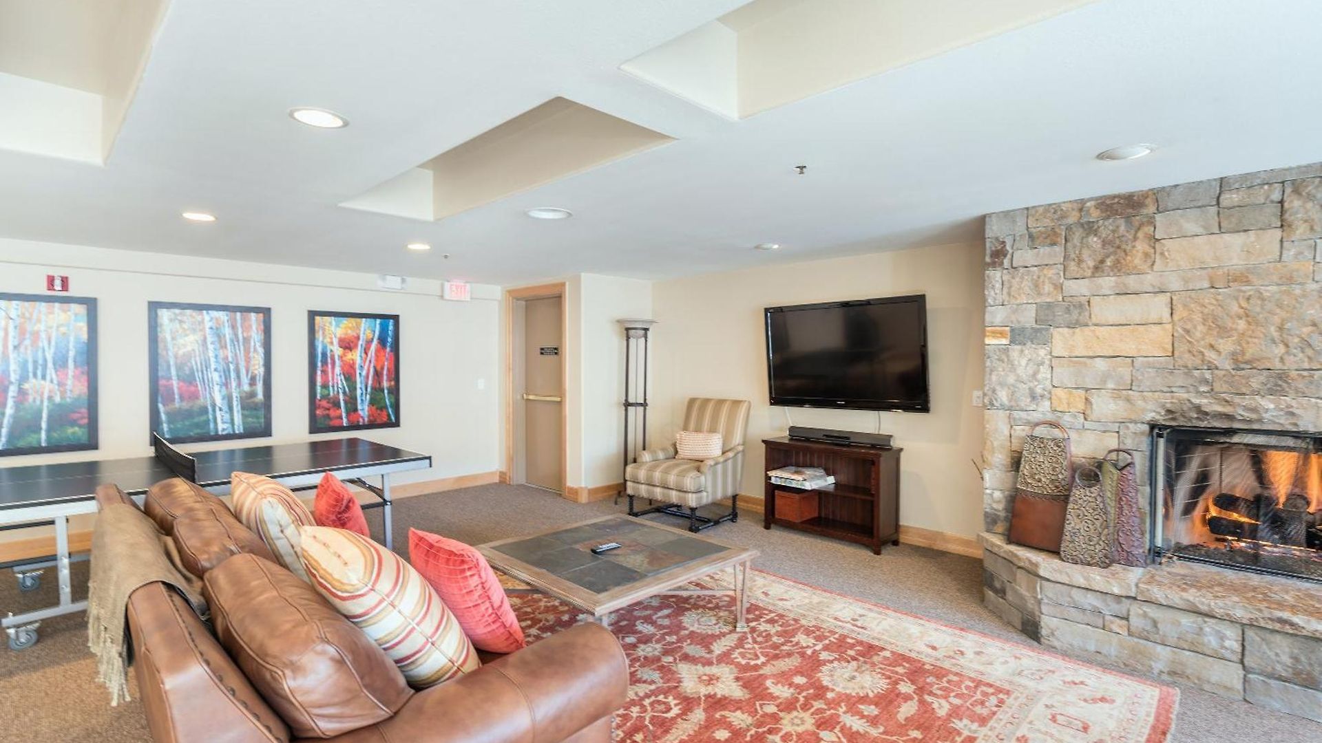 Luxury Lorian Lookout With Plenty Of Amenities *