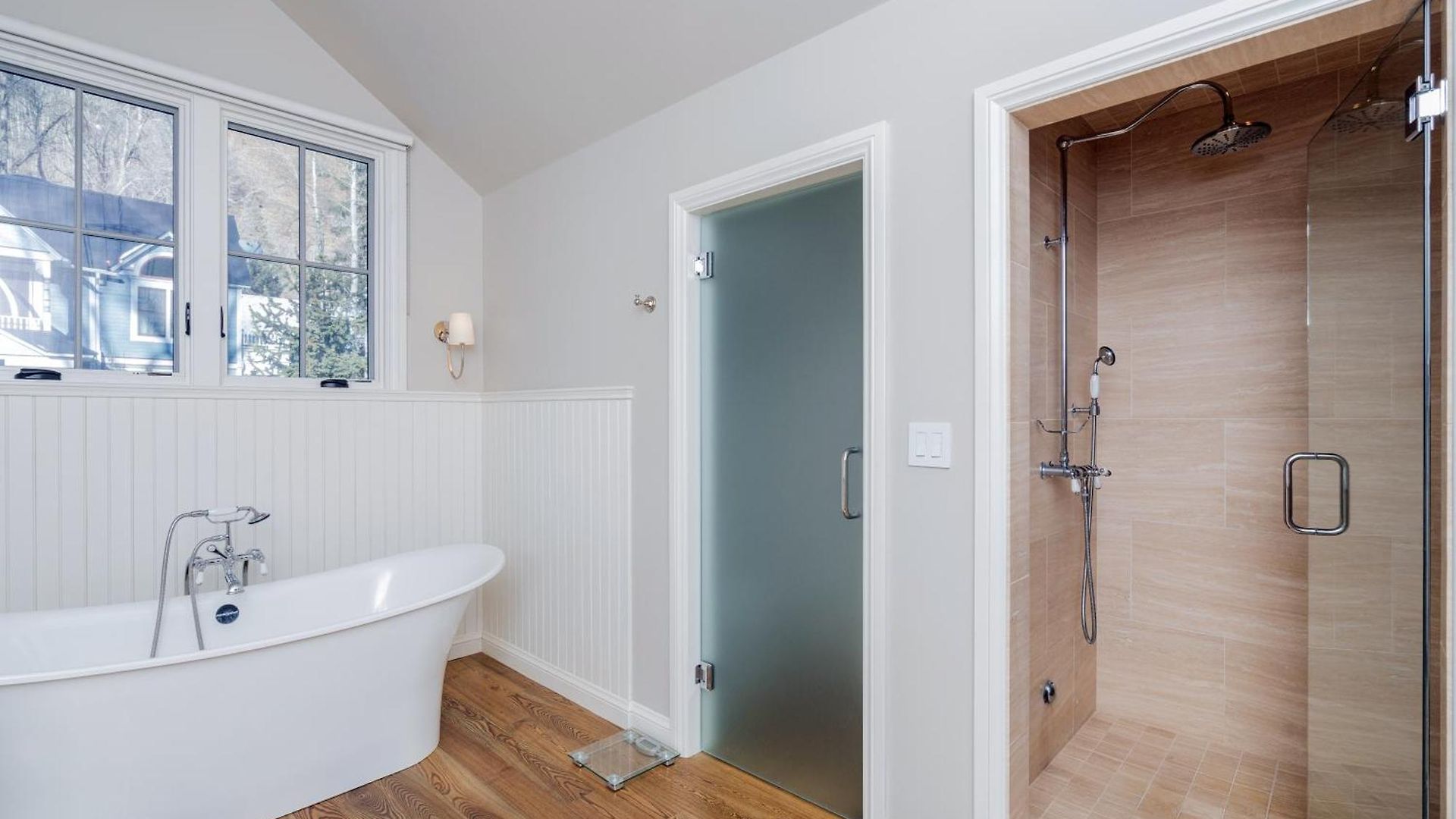 Luxury At Miles High, With 2 Free Passes Holiday home *