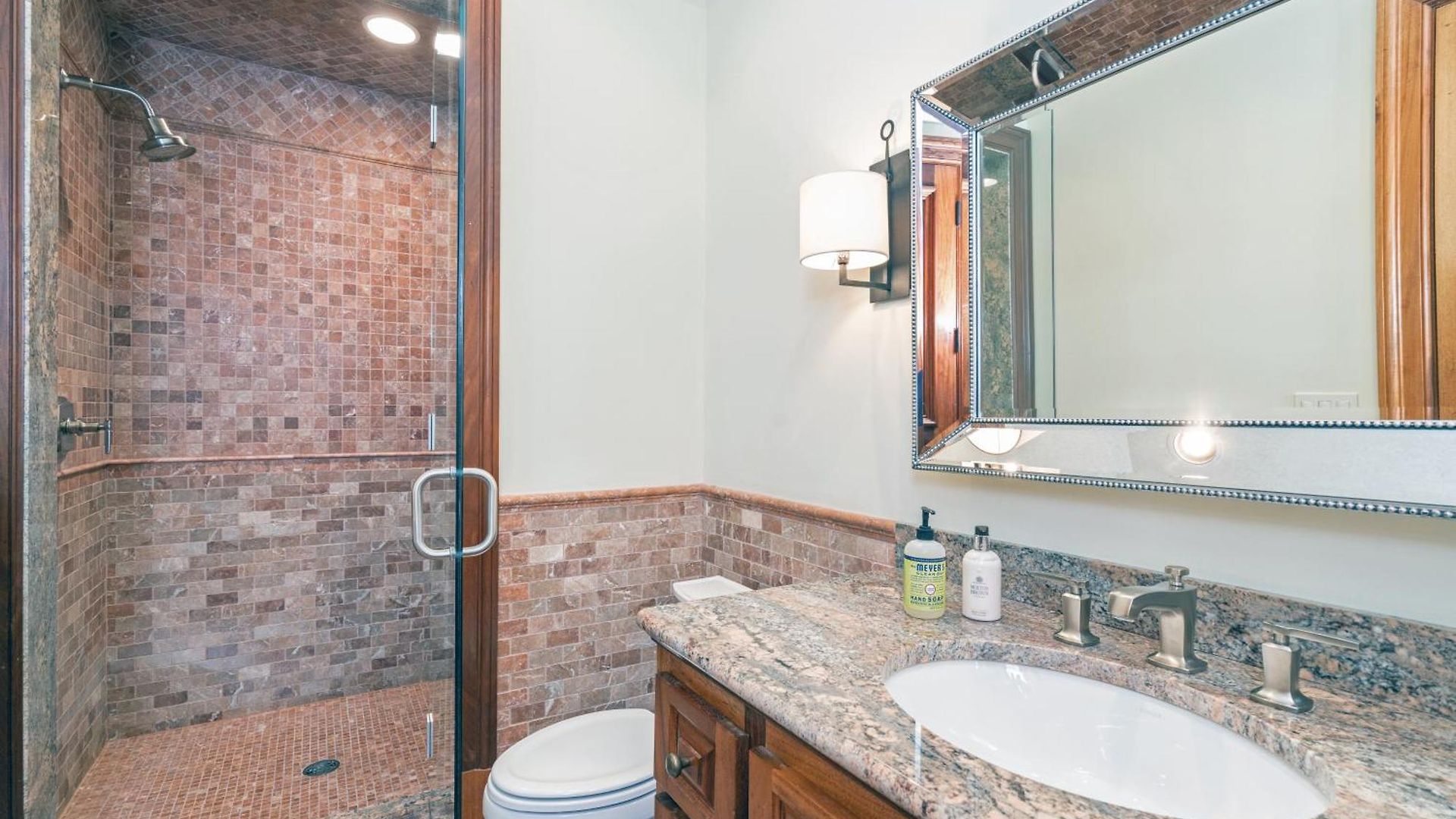 Luxury Lorian Lookout With Plenty Of Amenities Holiday home