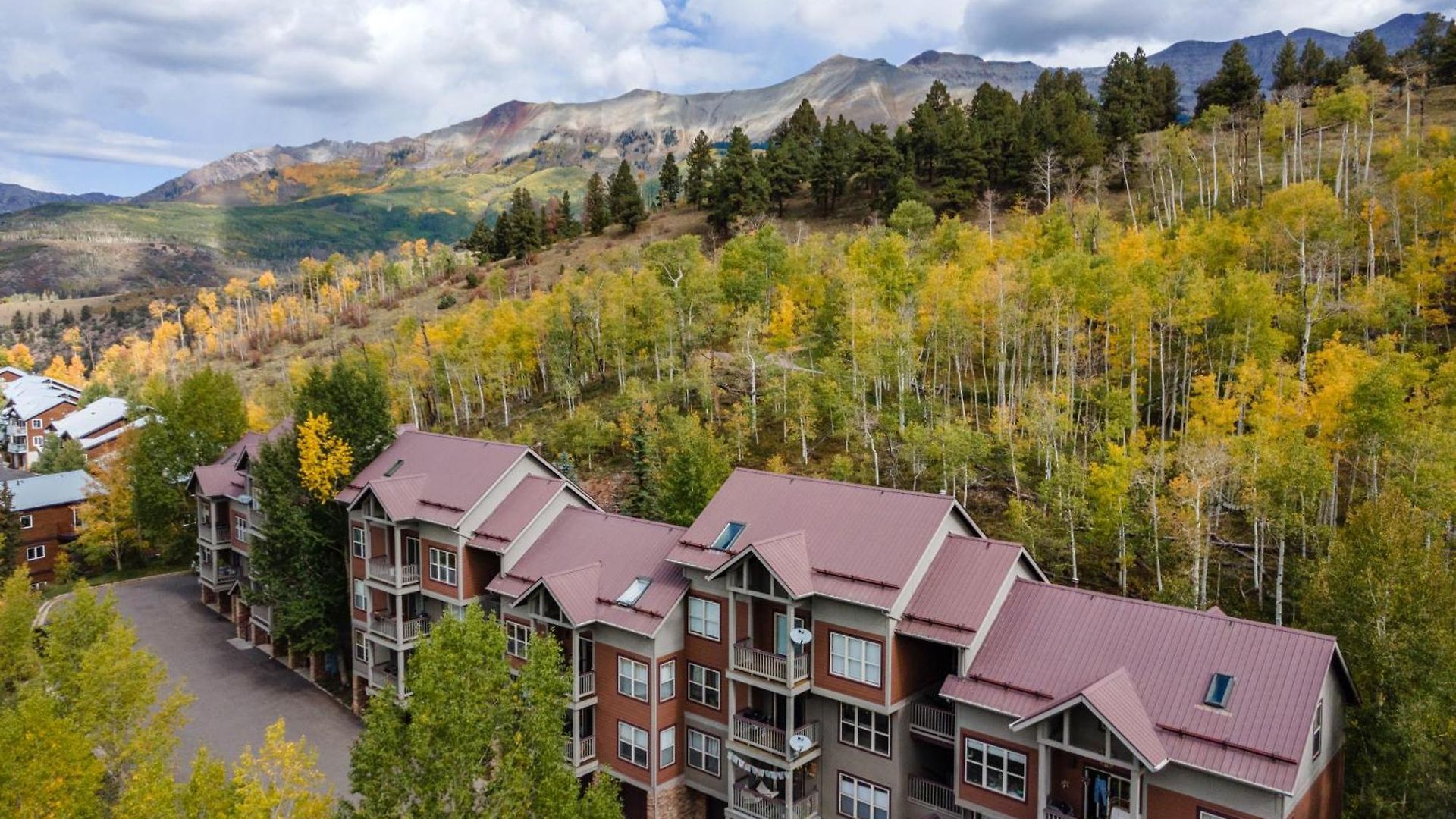 Fabulous Close To Chair Lifts 1 And 10 In Meadows Area *