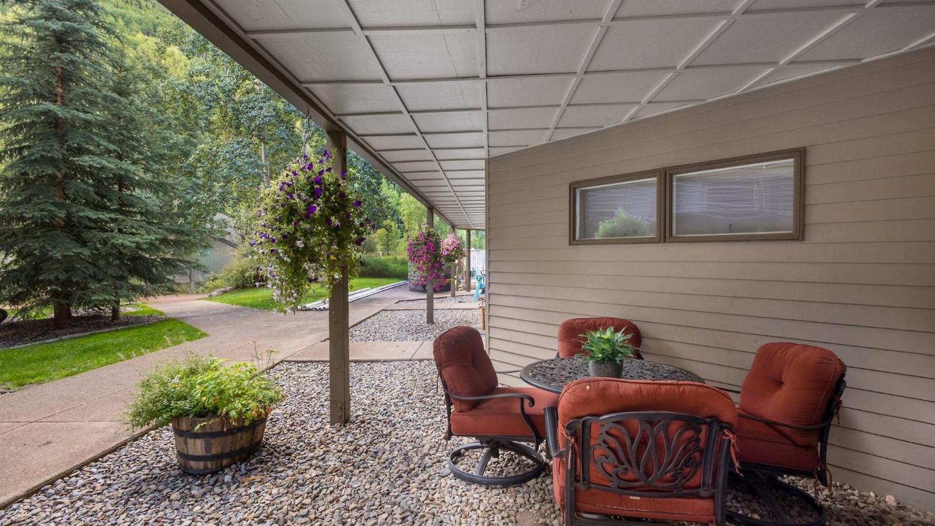 Walk To Ski, Stylish & Bright! Ground Floor, Hot Tub, Pool Apartment Telluride
