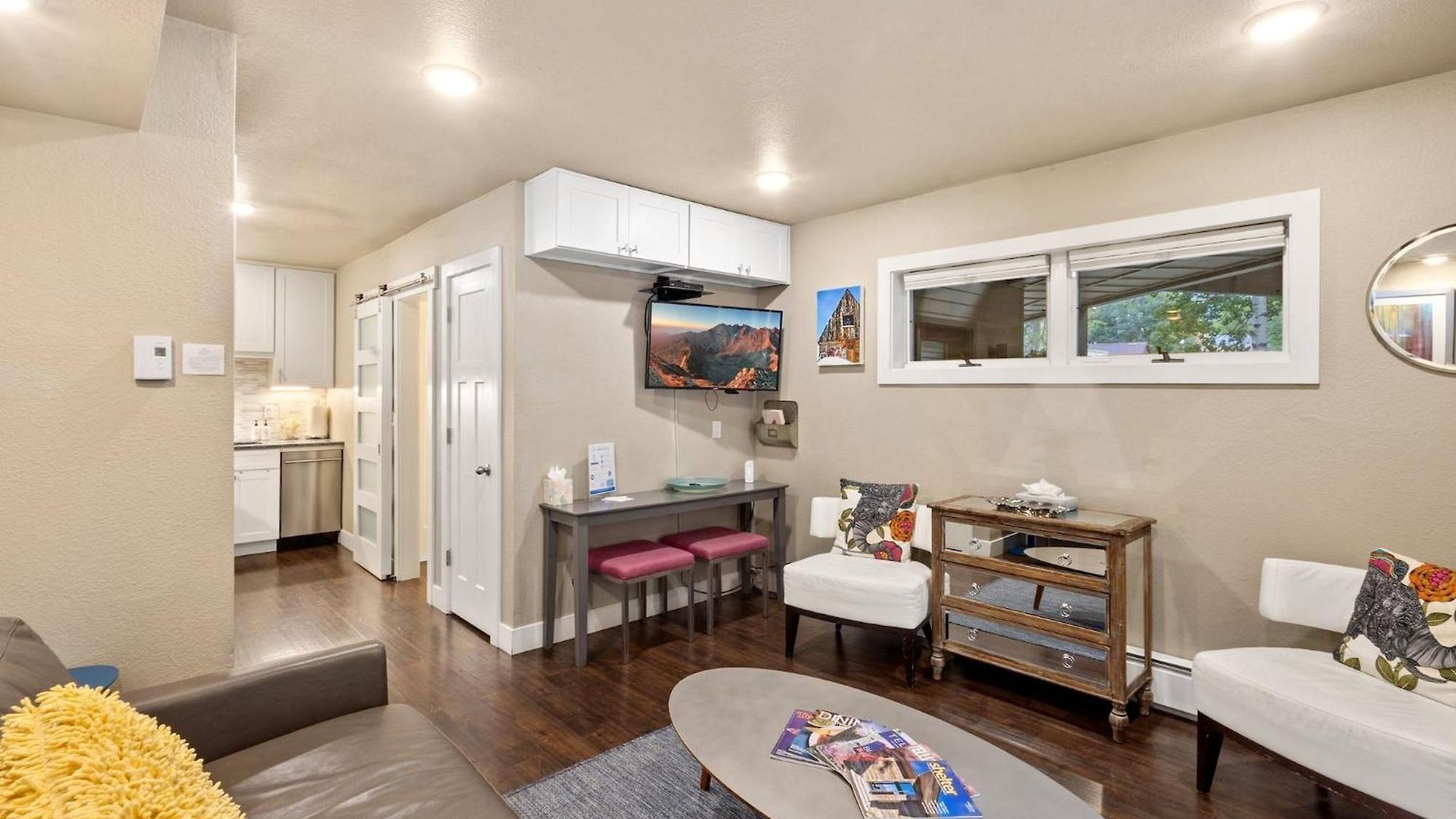 Apartment Walk To Ski, Stylish & Bright! Ground Floor, Hot Tub, Pool *
