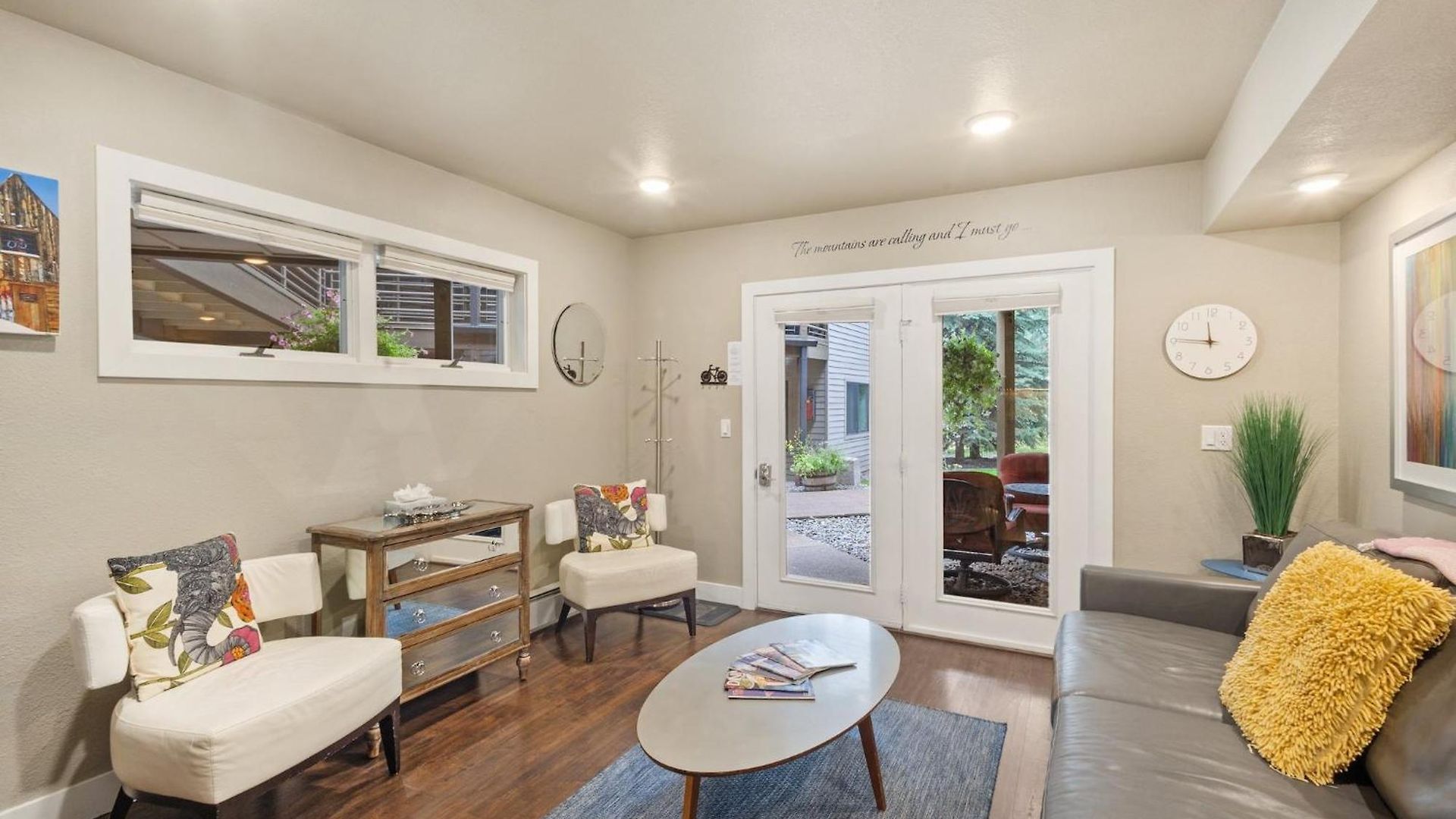 Walk To Ski, Stylish & Bright! Ground Floor, Hot Tub, Pool Apartment