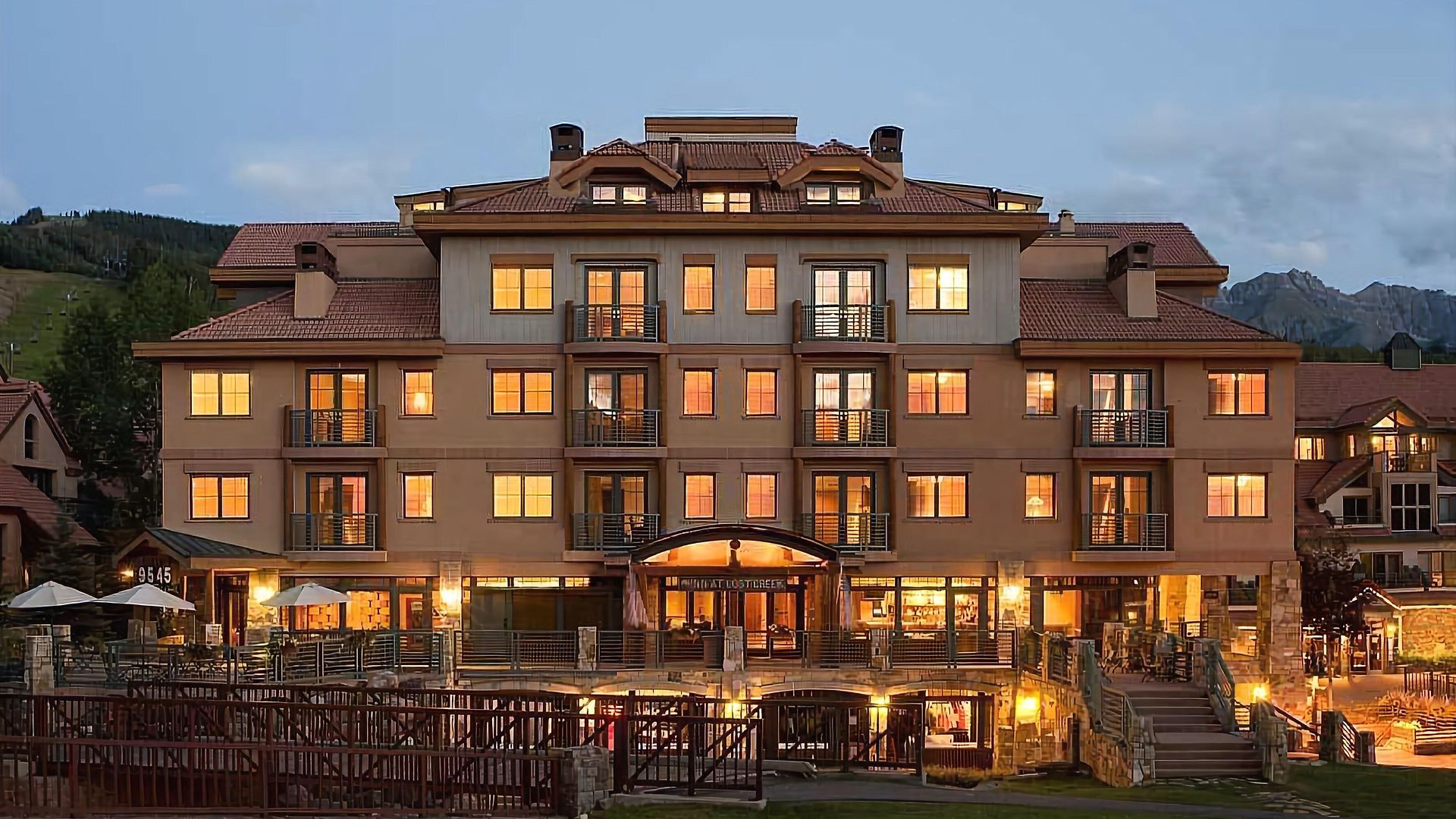 Hotel At Lost Creek