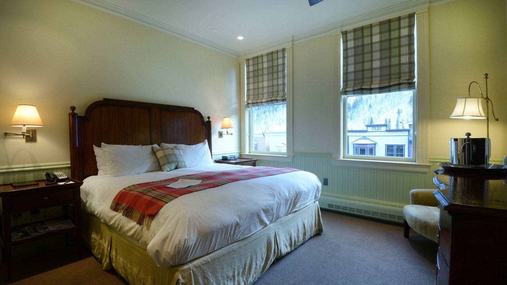 New Sheridan Hotel 4*