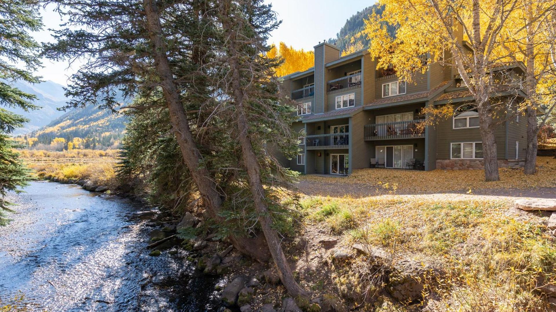 Riverside A101 - Riverside Hummingbird Apartment