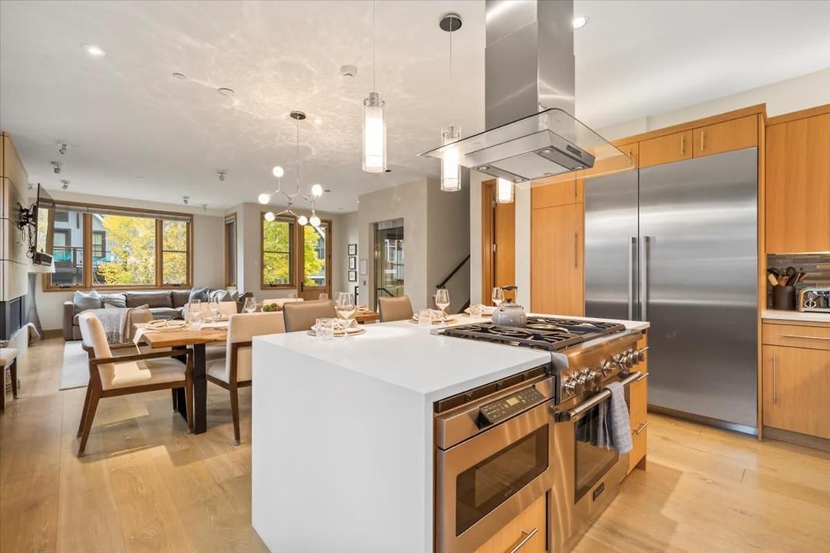 Downtown Luxury Retreat Private Hot Tub Holiday home *