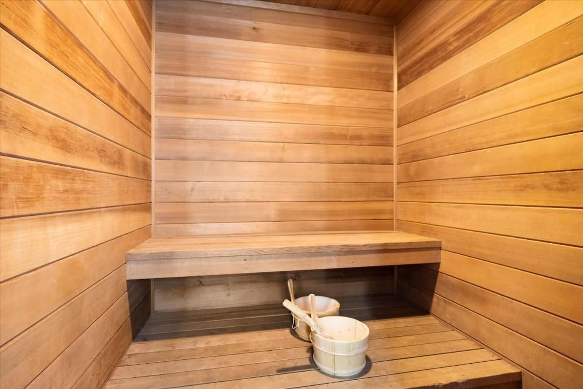 Mountain Village Retreat With Hot Tub Sauna & Views *