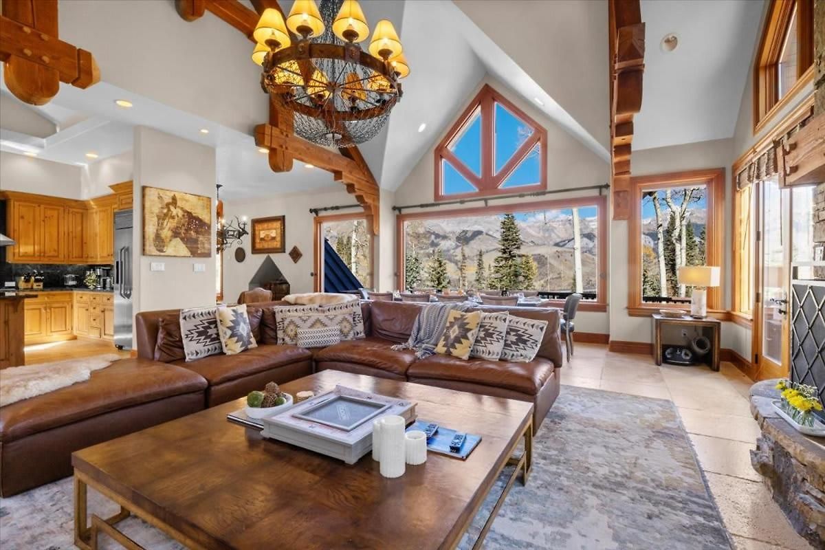 Mountain Village Retreat With Hot Tub Sauna & Views Holiday home