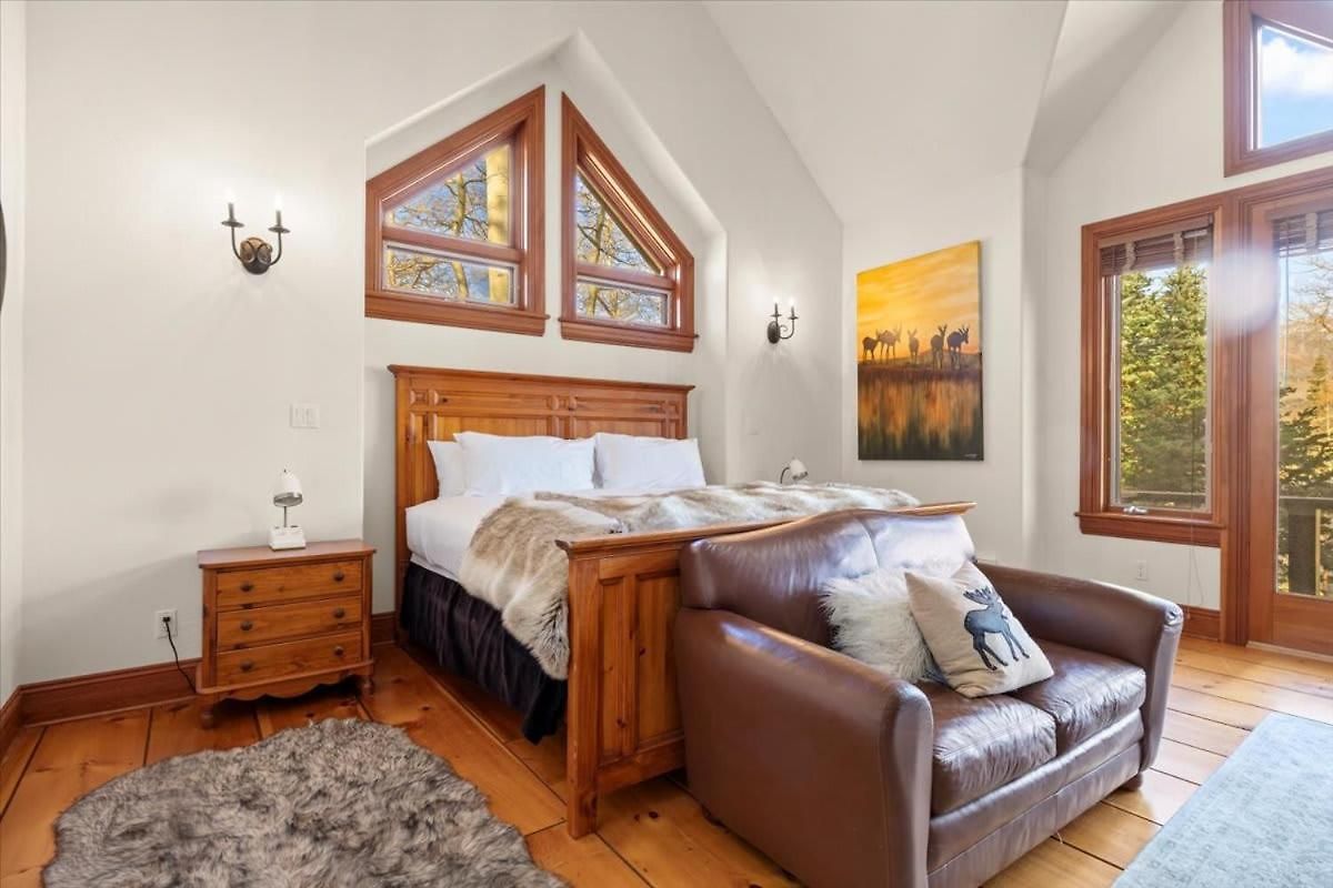 Mountain Village Retreat With Hot Tub Sauna & Views Holiday home