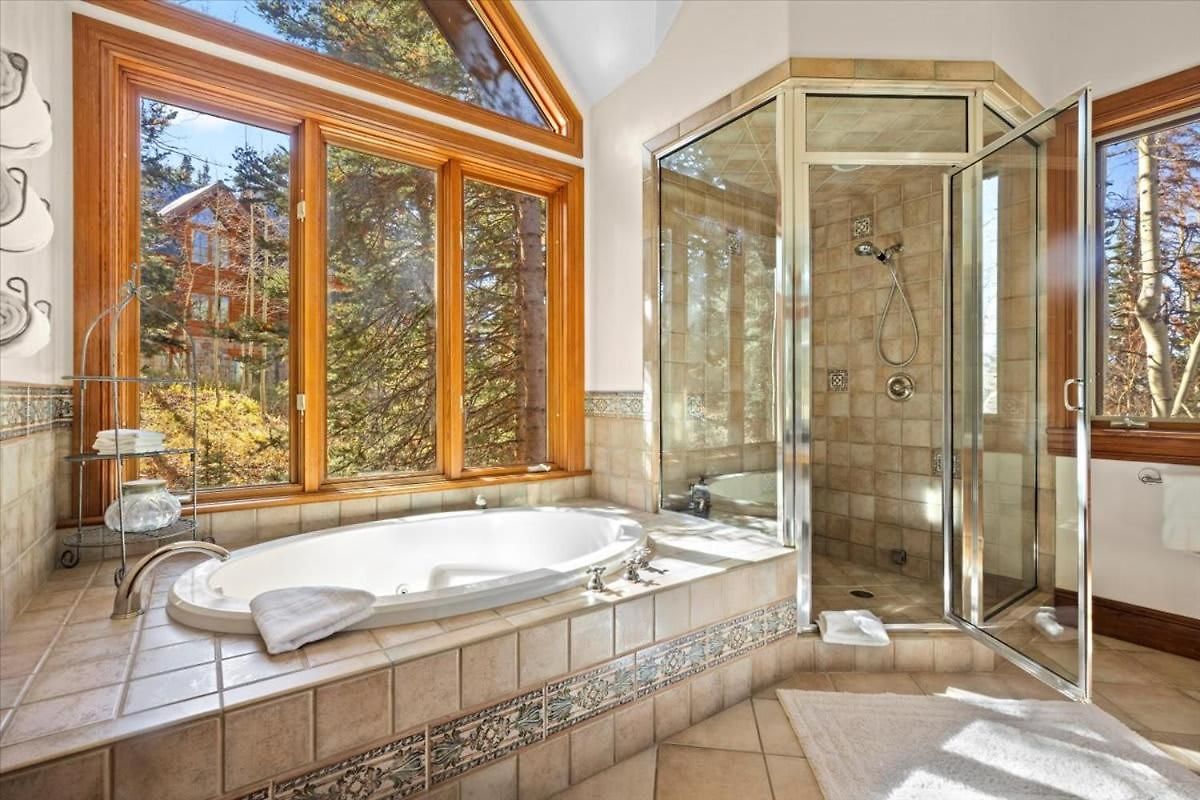 Mountain Village Retreat With Hot Tub Sauna & Views Holiday home