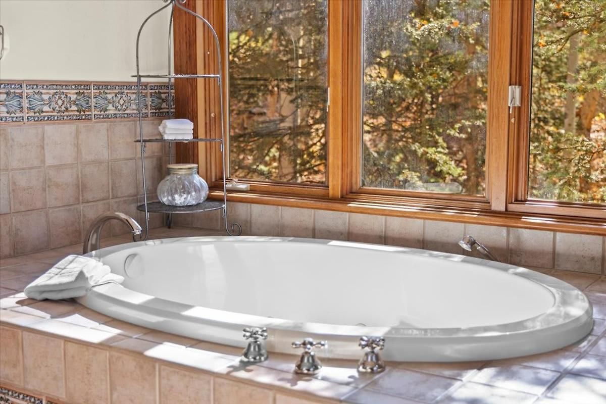 Mountain Village Retreat With Hot Tub Sauna & Views Holiday home *