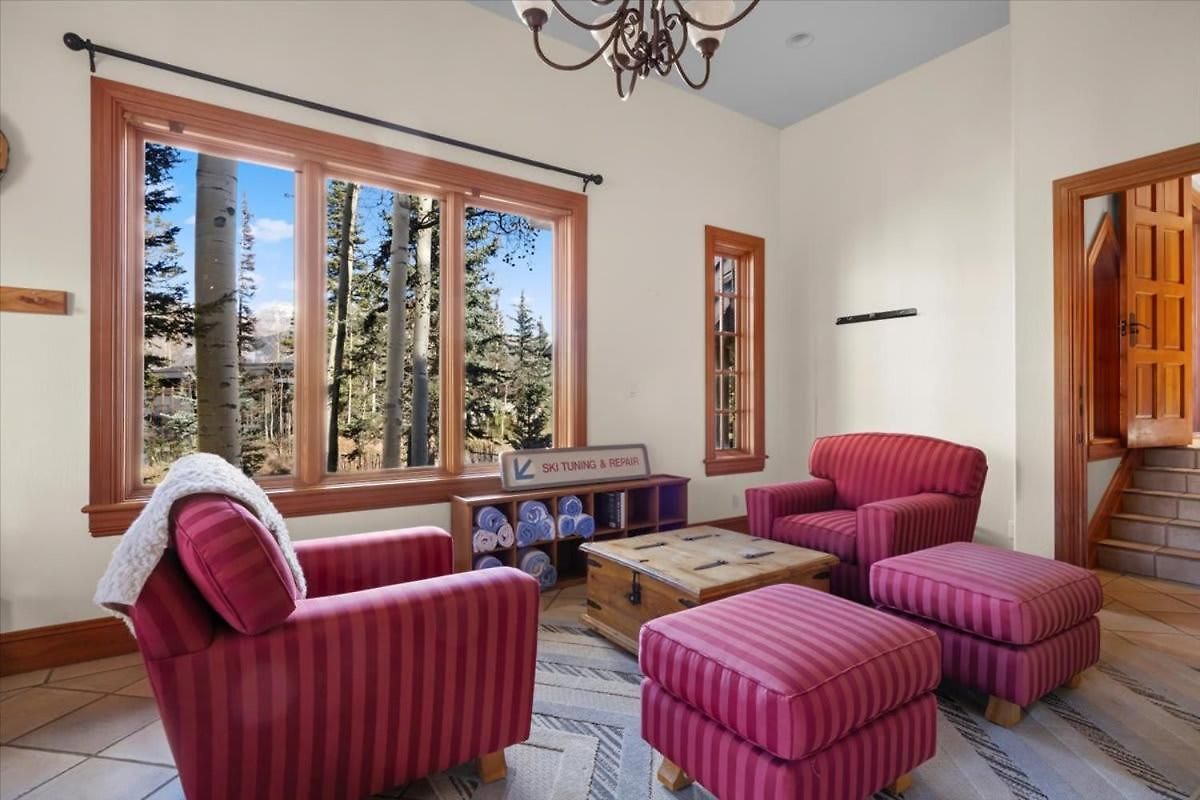 Mountain Village Retreat With Hot Tub Sauna & Views Holiday home *